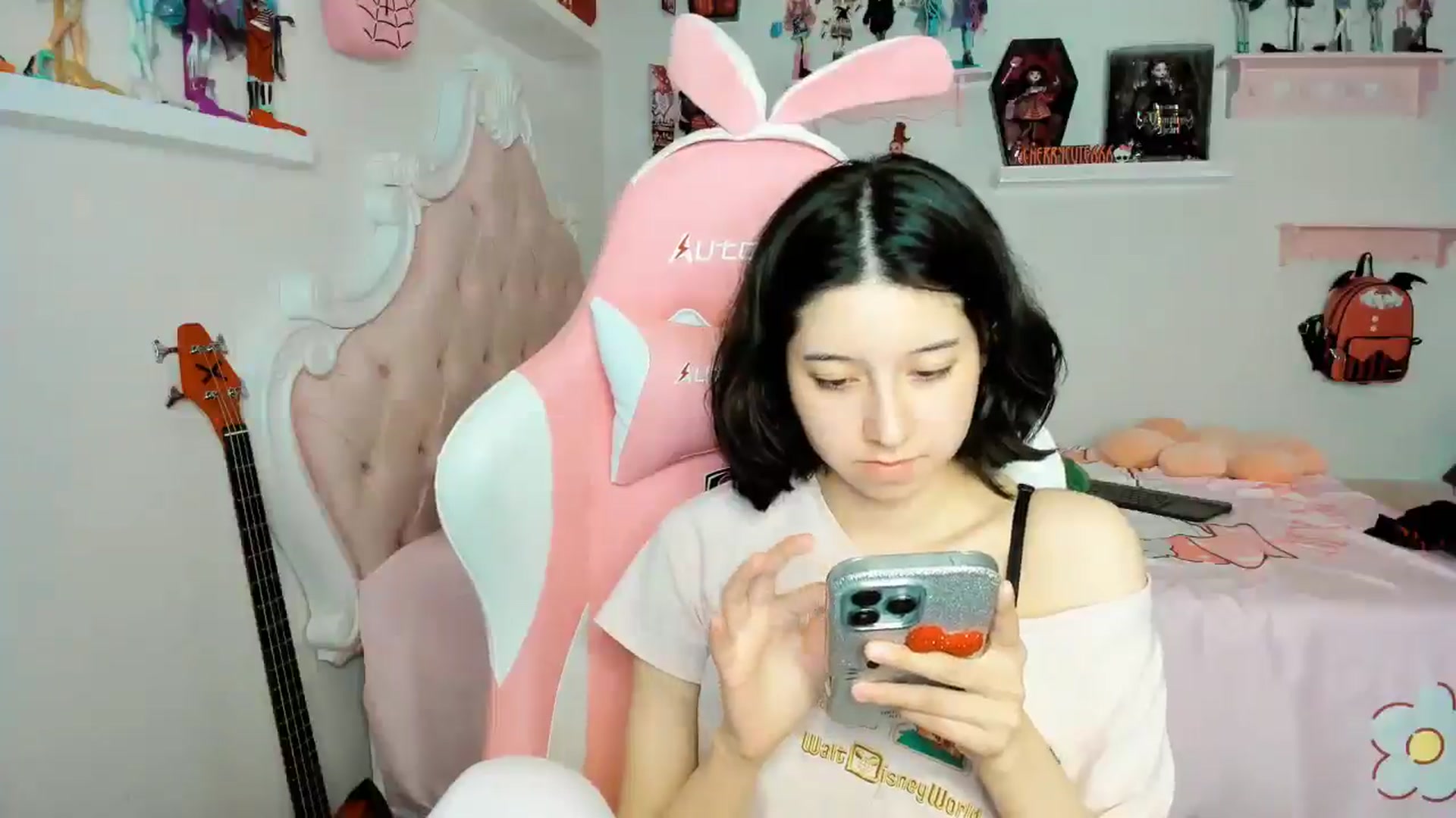 Gallery image thumbnail from Cherrycute666's myfreecams stream on, 12/24/2025, 05:10 image 10 of 20