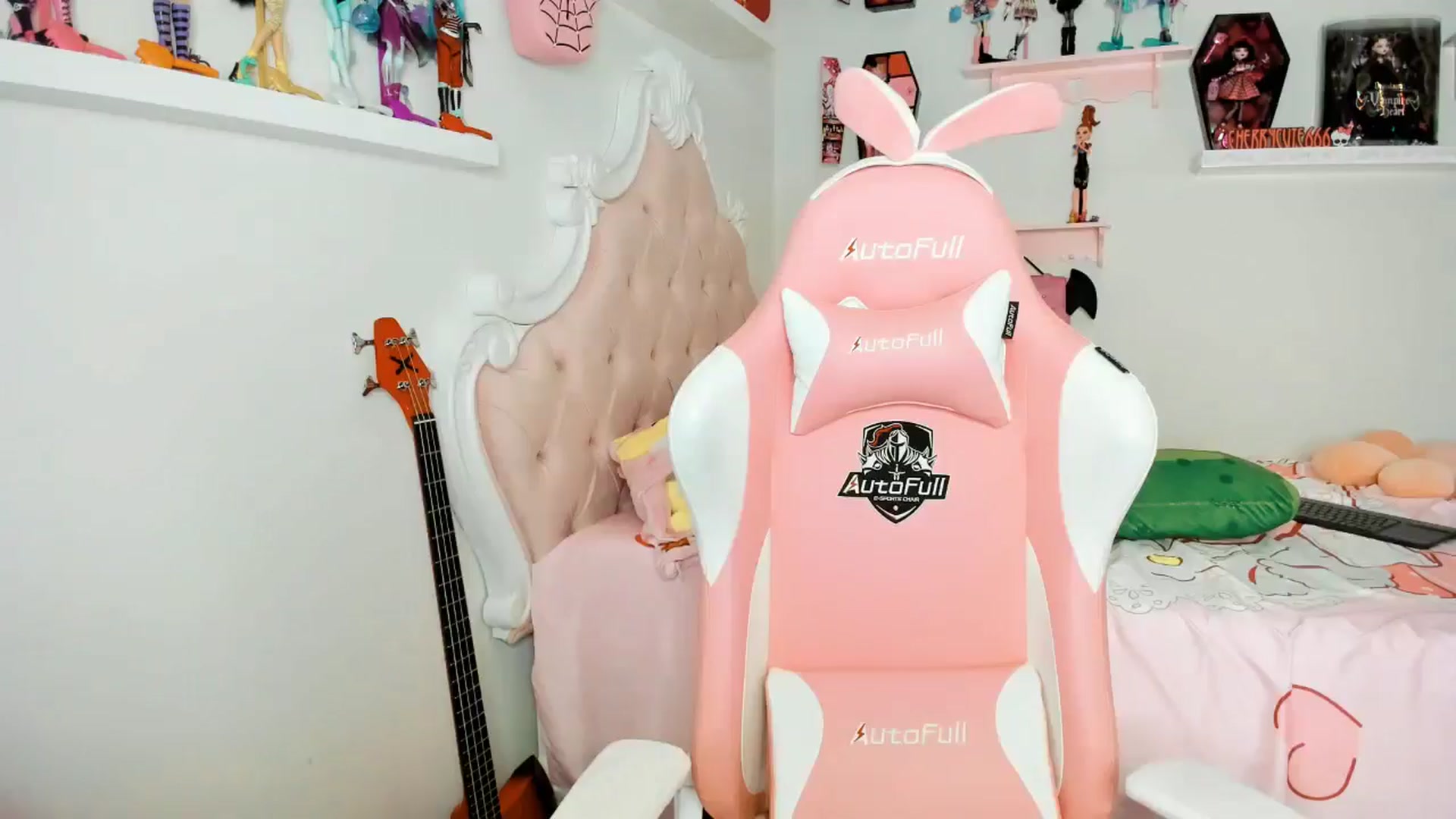 Gallery image thumbnail from Cherrycute666's myfreecams stream on, 12/24/2025, 05:10 image 14 of 20