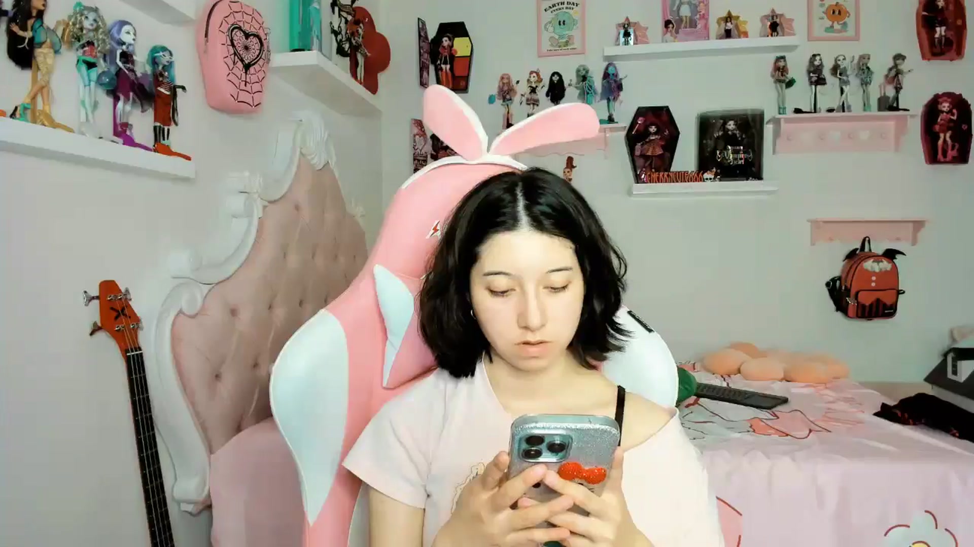 Gallery image thumbnail from Cherrycute666's myfreecams stream on, 12/24/2025, 05:10 image 4 of 20