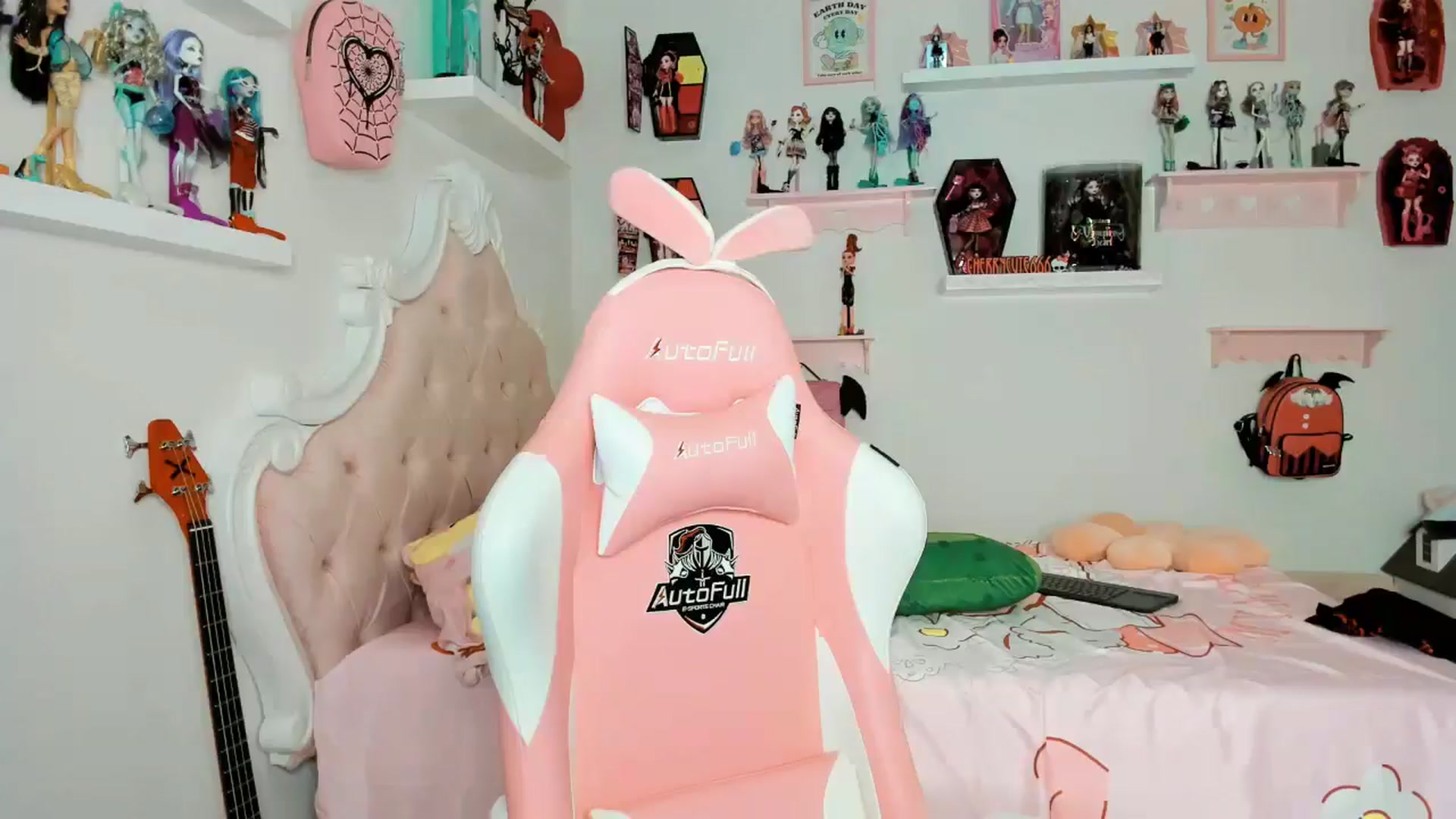 Gallery image thumbnail from Cherrycute666's myfreecams stream on, 12/24/2025, 05:10 image 6 of 20