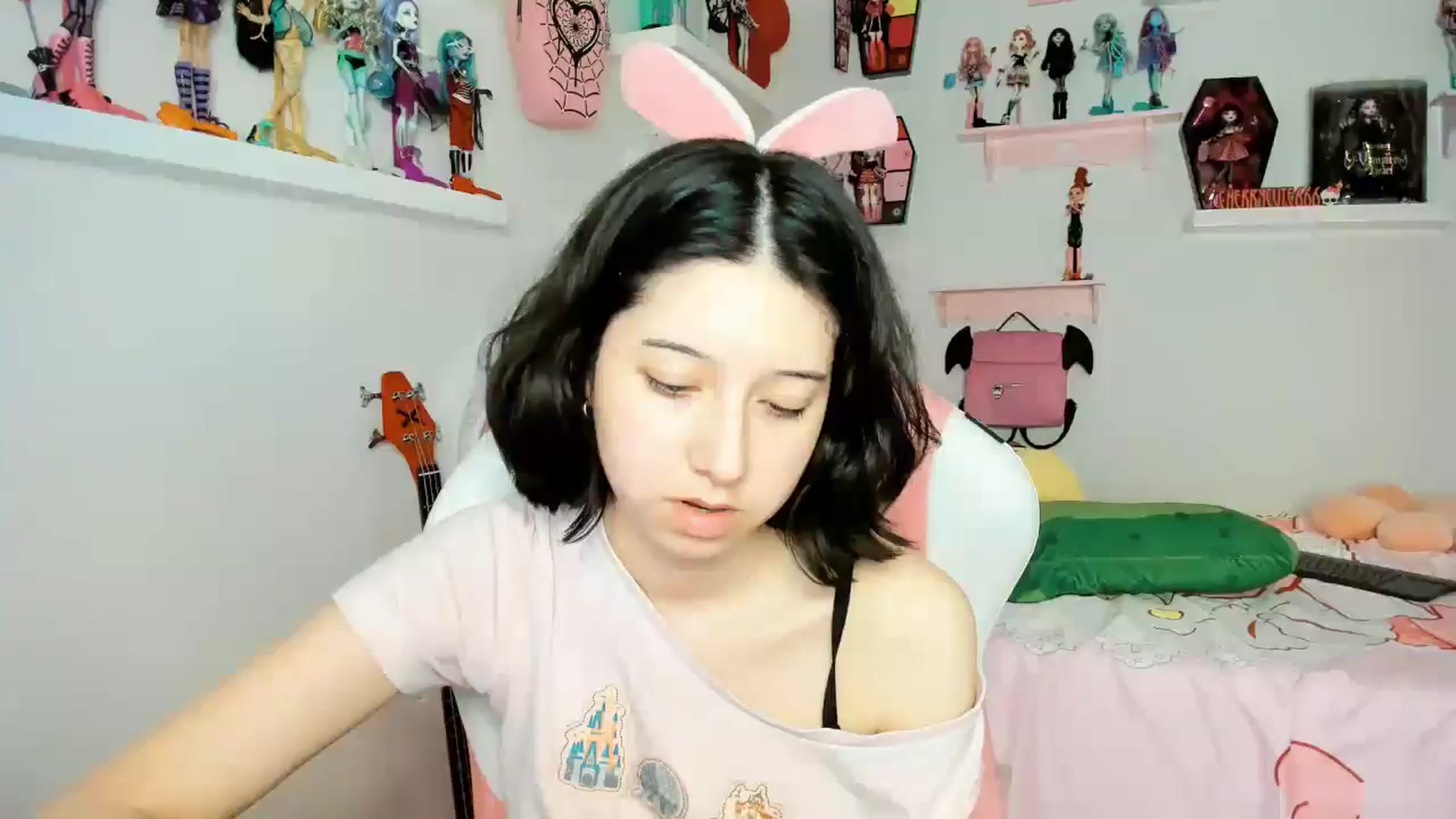 Gallery image thumbnail from Cherrycute666's myfreecams stream on, 12/24/2025, 05:10 image 16 of 20