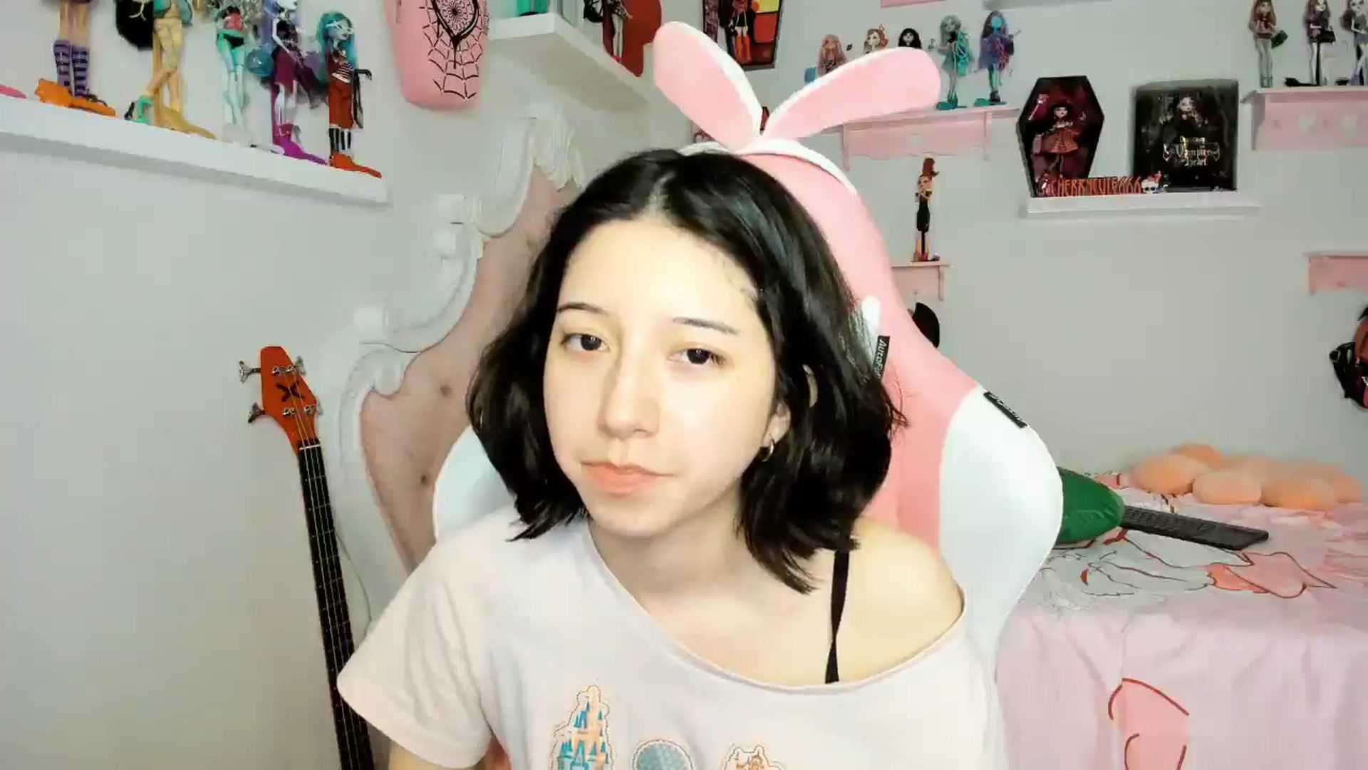 Gallery image thumbnail from Cherrycute666's myfreecams stream on, 12/24/2025, 05:10 image 18 of 20
