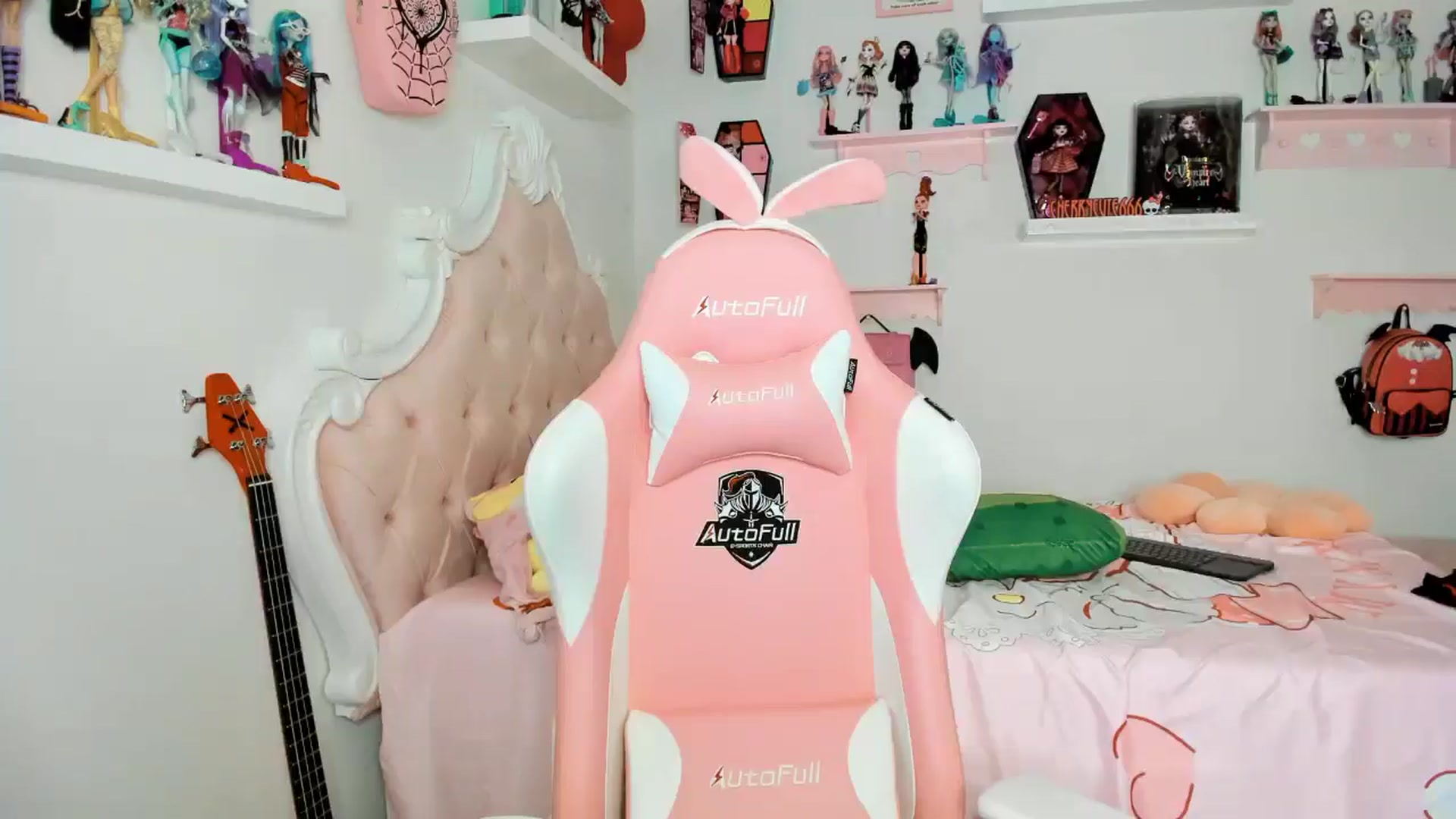 Gallery image thumbnail from Cherrycute666's myfreecams stream on, 12/24/2025, 05:30 image 18 of 20