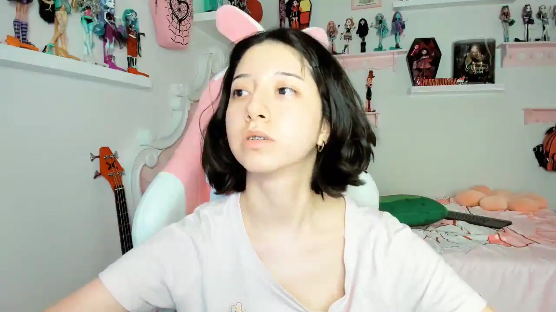 Gallery image thumbnail from Cherrycute666's myfreecams stream on, 12/24/2025, 06:46 image 18 of 20