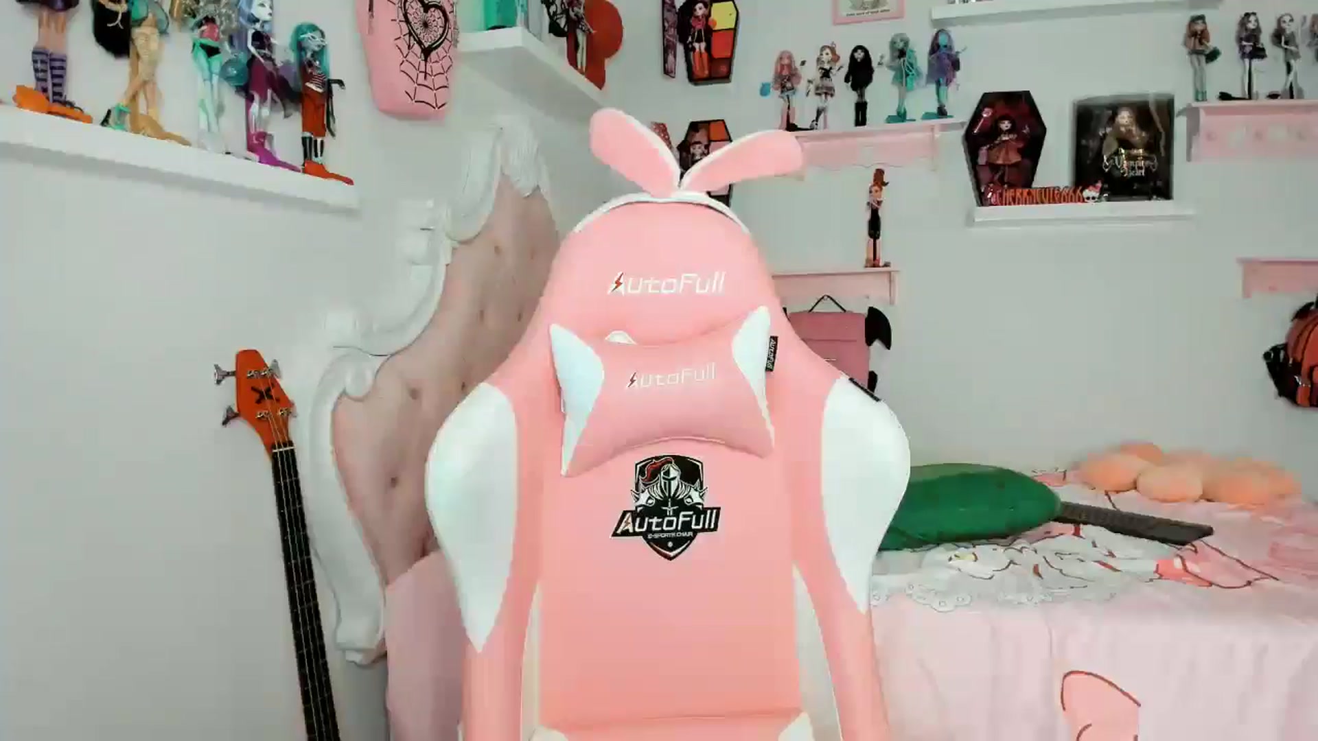 Gallery image thumbnail from Cherrycute666's myfreecams stream on, 12/24/2025, 06:46 image 15 of 20