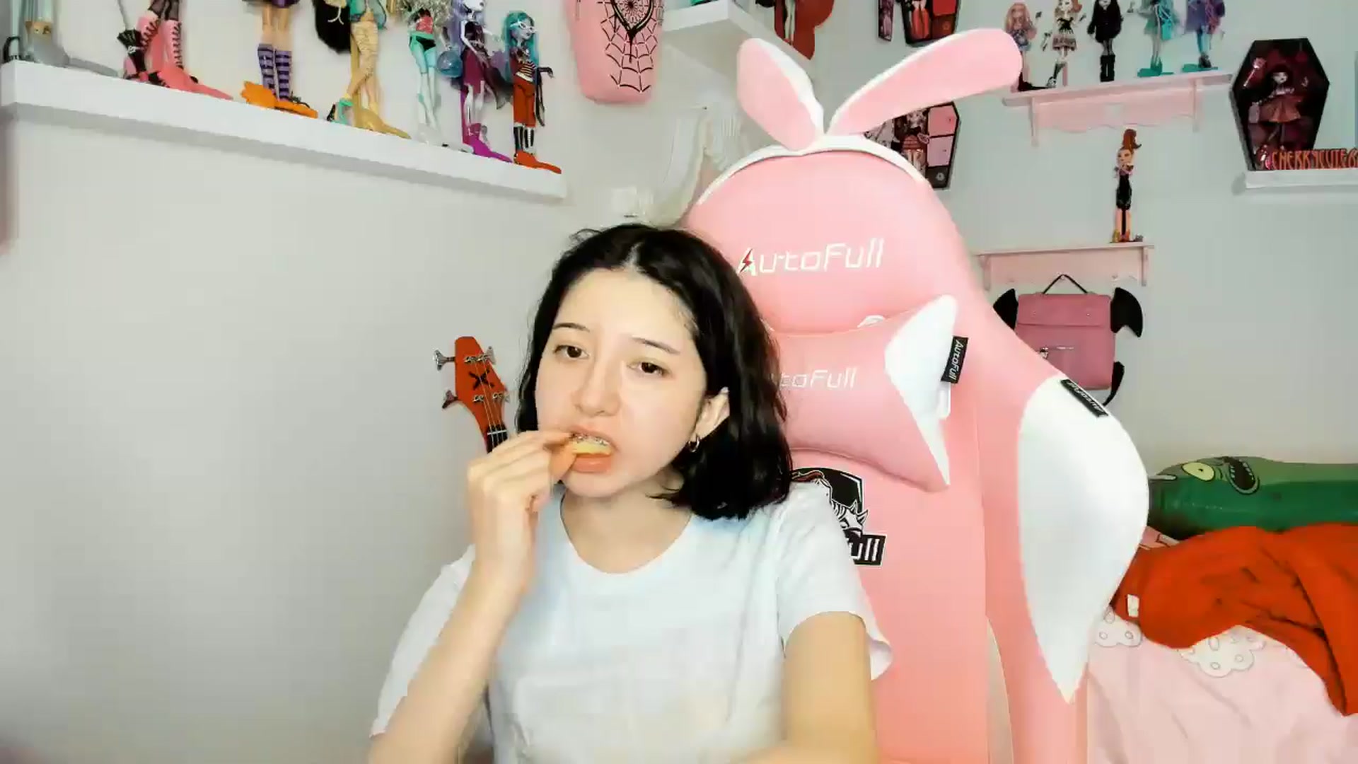 Gallery image thumbnail from Cherrycute666's myfreecams stream on, 12/26/2025, 08:19 image 18 of 20
