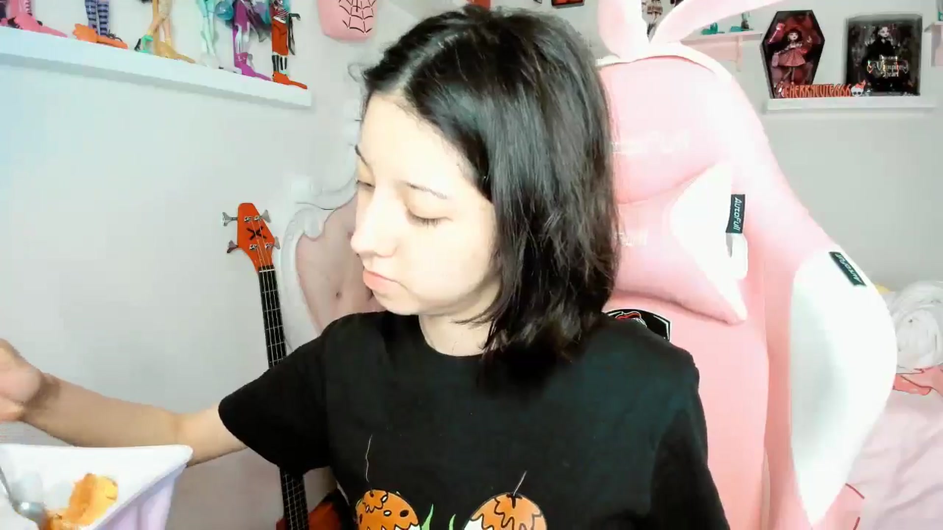 Gallery image thumbnail from Cherrycute666's myfreecams stream on, 12/28/2025, 03:07 image 13 of 20