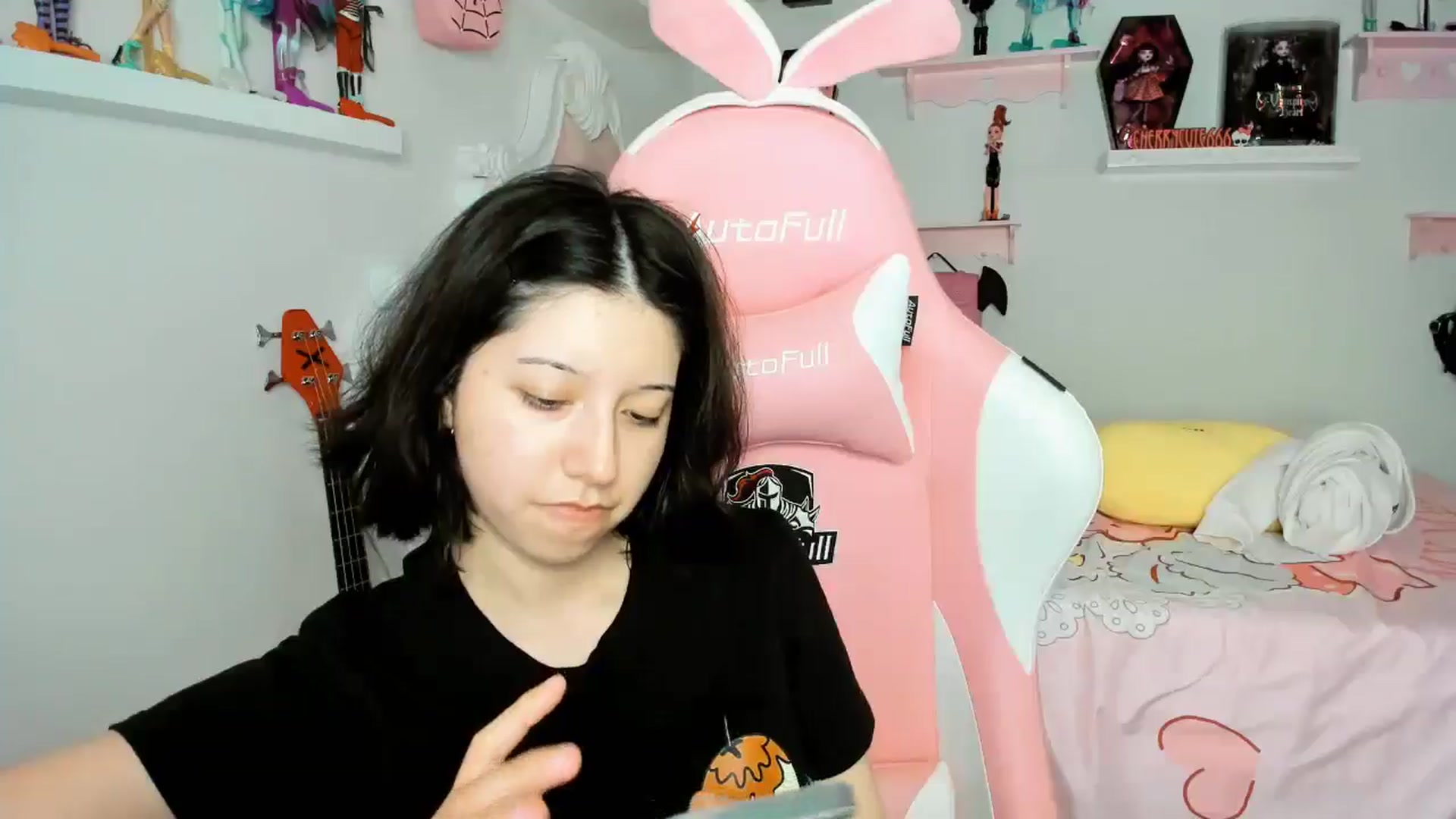 Gallery image thumbnail from Cherrycute666's myfreecams stream on, 12/28/2025, 03:07 image 15 of 20