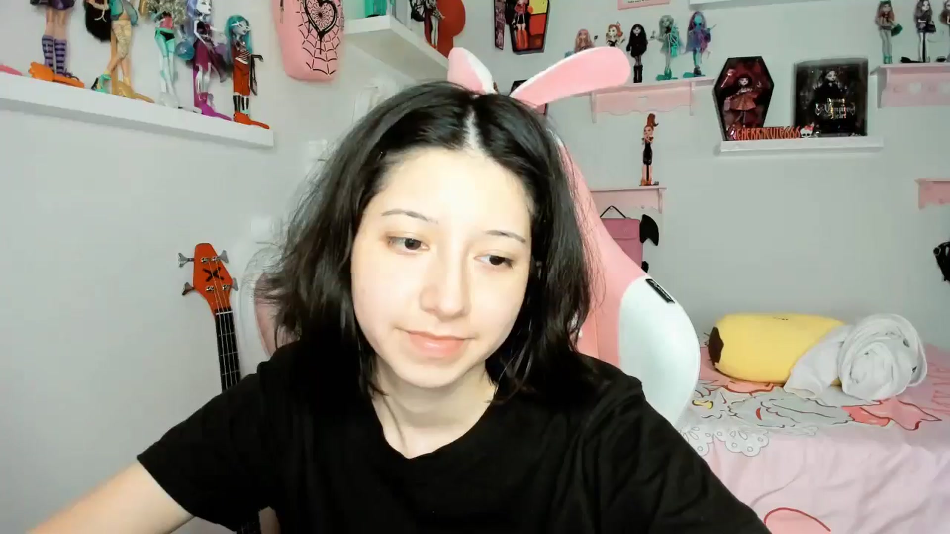 Gallery image thumbnail from Cherrycute666's myfreecams stream on, 12/28/2025, 03:45 image 13 of 20