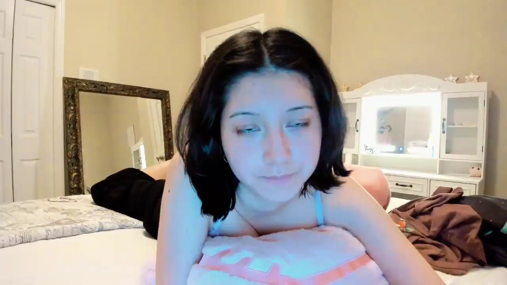 Gallery image thumbnail from Cherrycute666's myfreecams stream on, 12/30/2025, 04:44 image 17 of 20