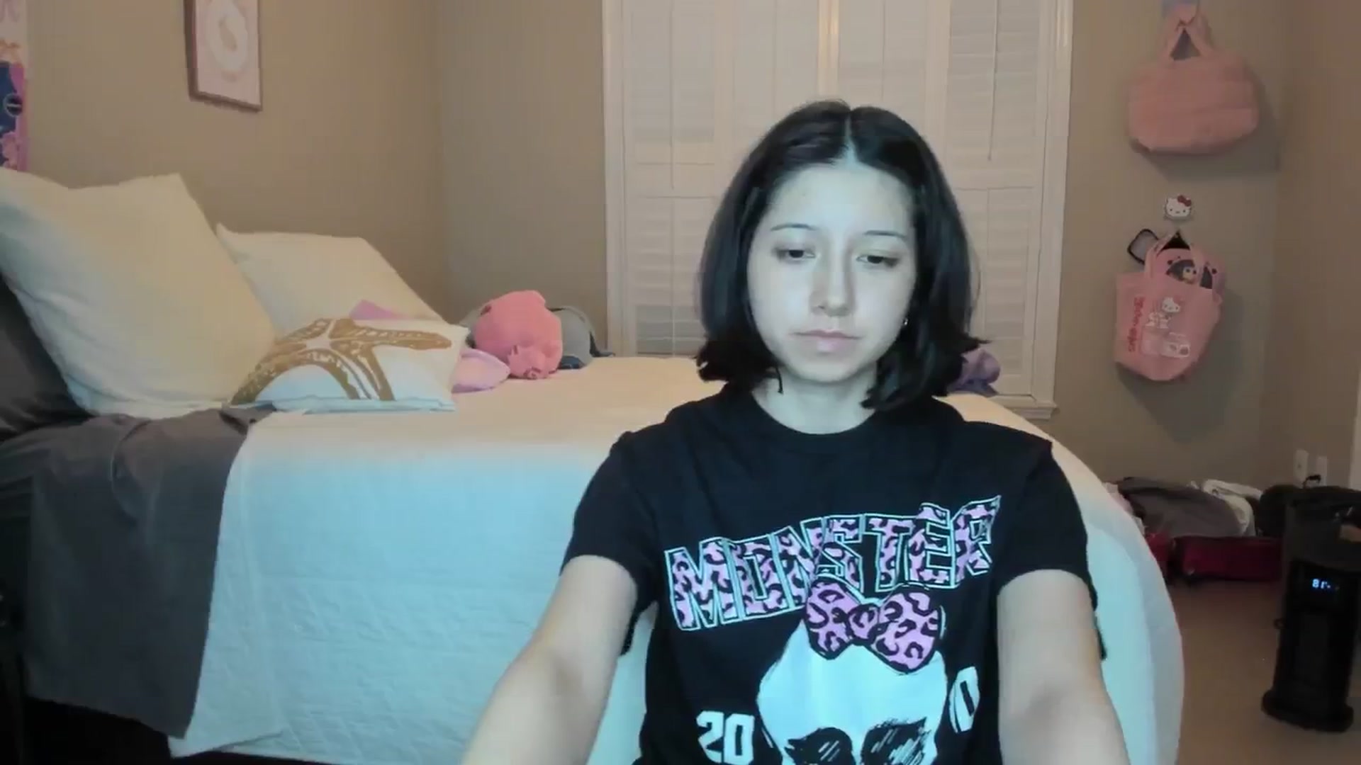 Gallery image thumbnail from Cherrycute666's myfreecams stream on, 01/11/2026, 05:46 image 13 of 20