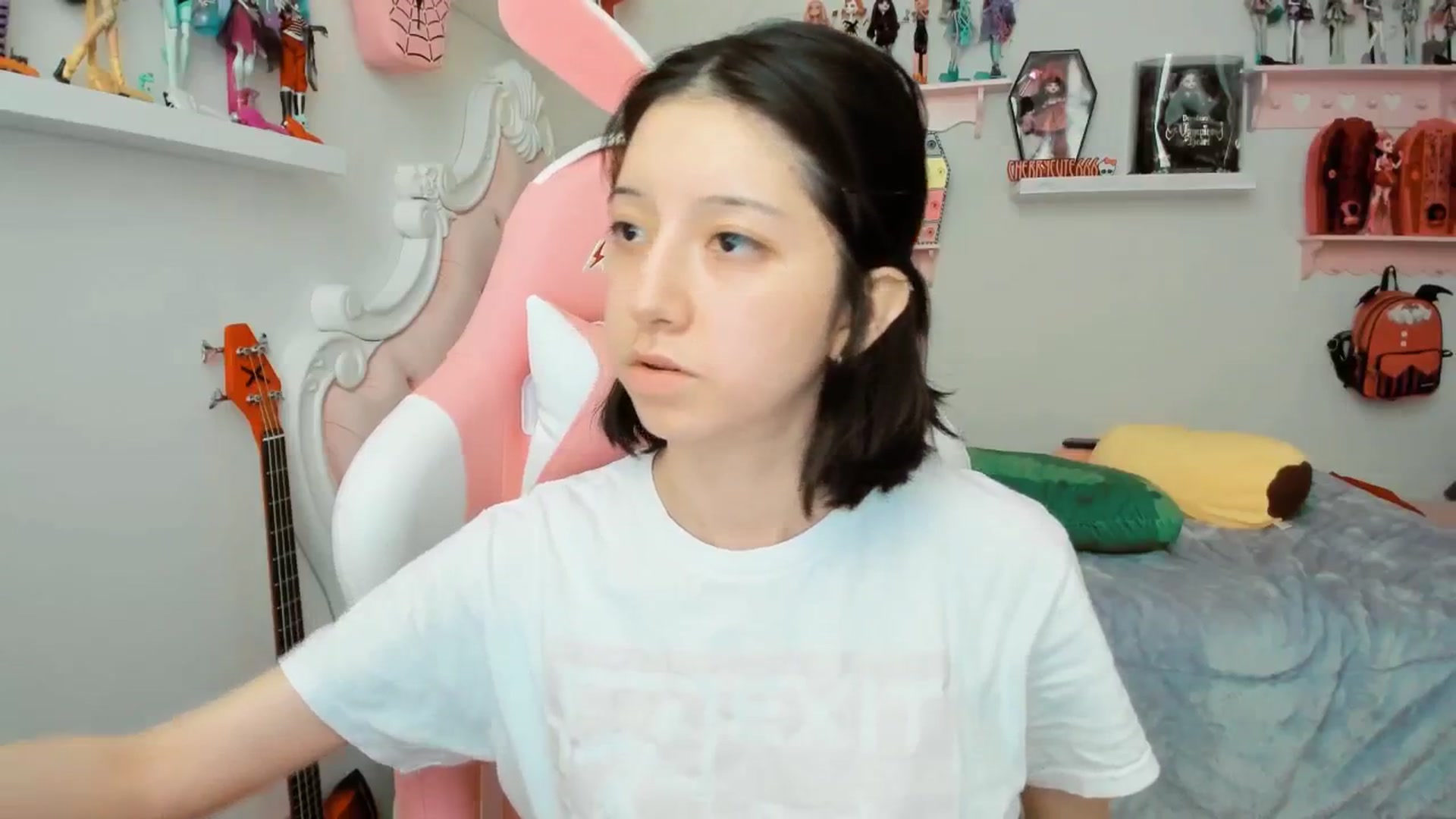 Gallery image thumbnail from Cherrycute666's myfreecams stream on, 01/20/2026, 23:30 image 17 of 20