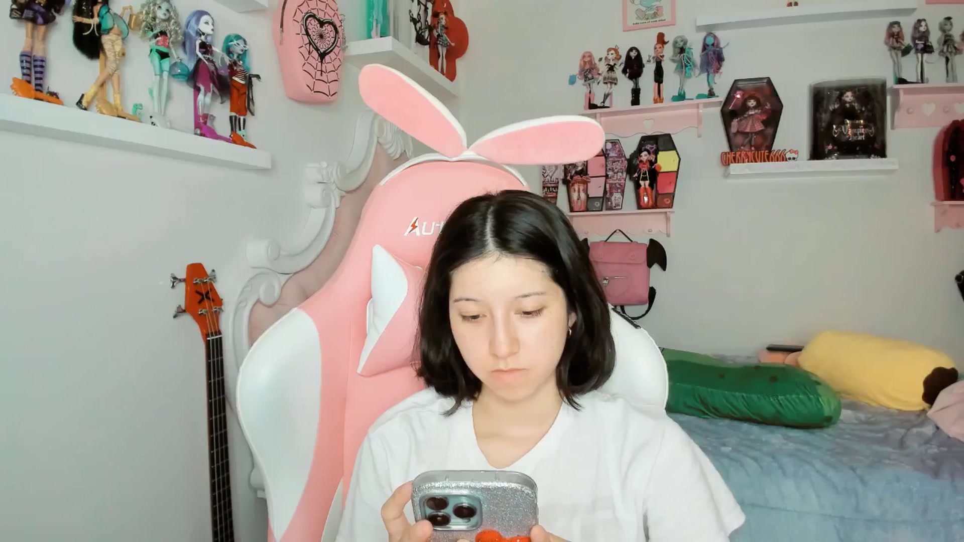 Gallery image thumbnail from Cherrycute666's myfreecams stream on, 01/21/2026, 05:41 image 2 of 20