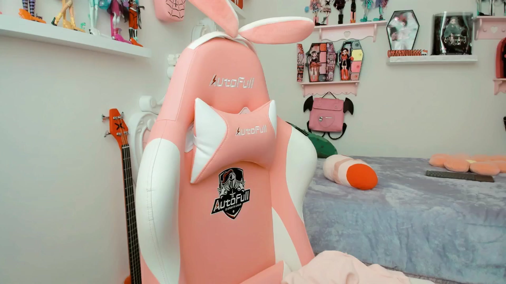 Gallery image thumbnail from Cherrycute666's myfreecams stream on, 01/22/2026, 19:29 image 17 of 20