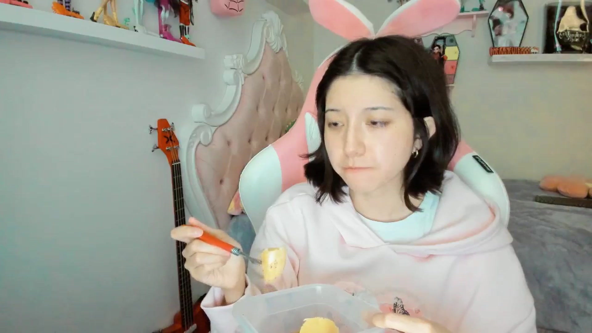 Gallery image thumbnail from Cherrycute666's myfreecams stream on, 01/23/2026, 24:25 image 17 of 20