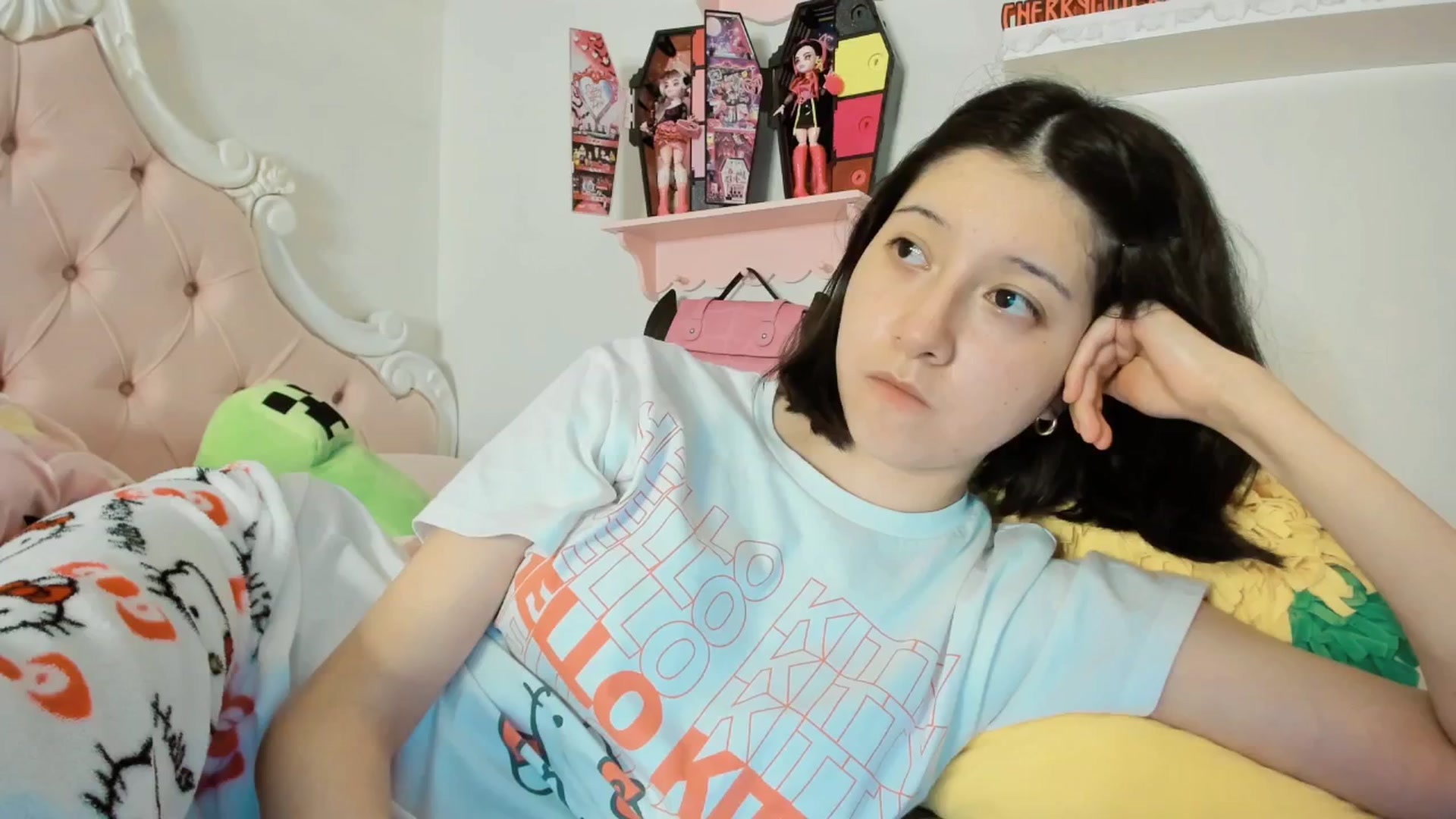 Gallery image thumbnail from Cherrycute666's myfreecams stream on, 01/23/2026, 07:42 image 7 of 20