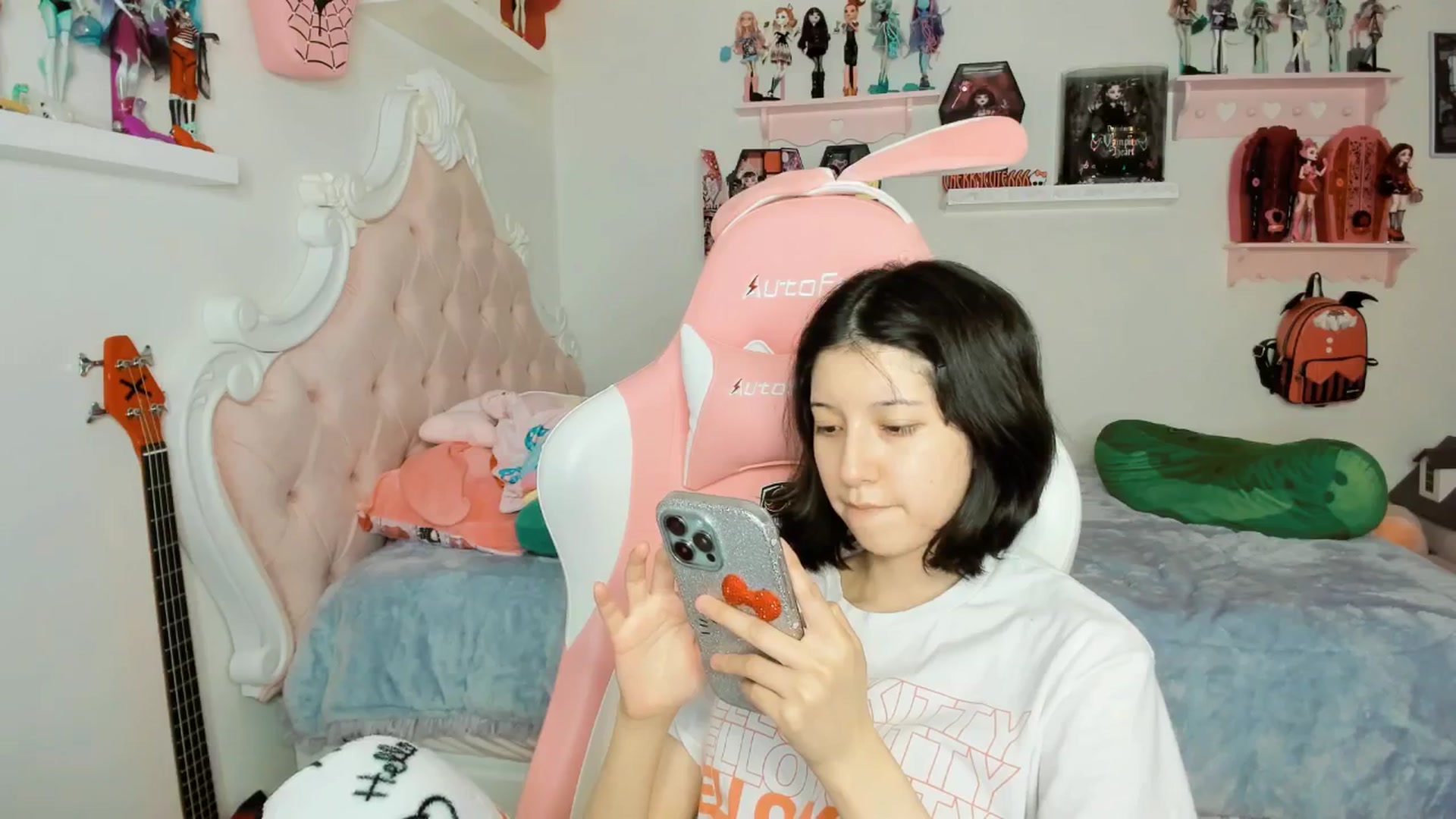 Gallery image thumbnail from Cherrycute666's myfreecams stream on, 01/23/2026, 08:21 image 15 of 20