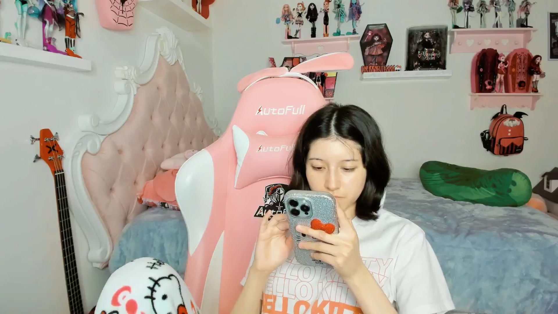 Gallery image thumbnail from Cherrycute666's myfreecams stream on, 01/23/2026, 08:21 image 17 of 20