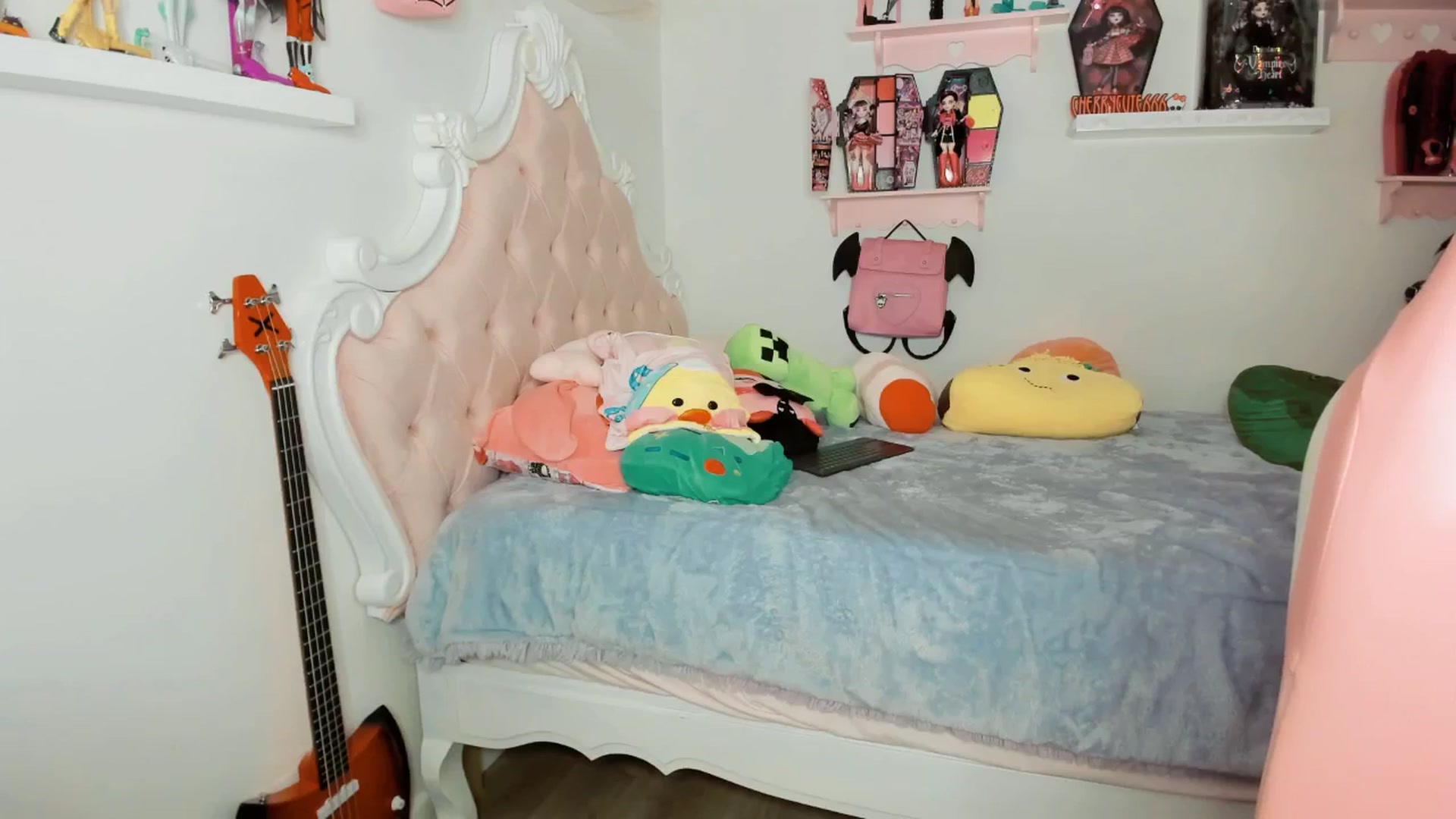Gallery image thumbnail from Cherrycute666's myfreecams stream on, 01/23/2026, 08:21 image 12 of 20