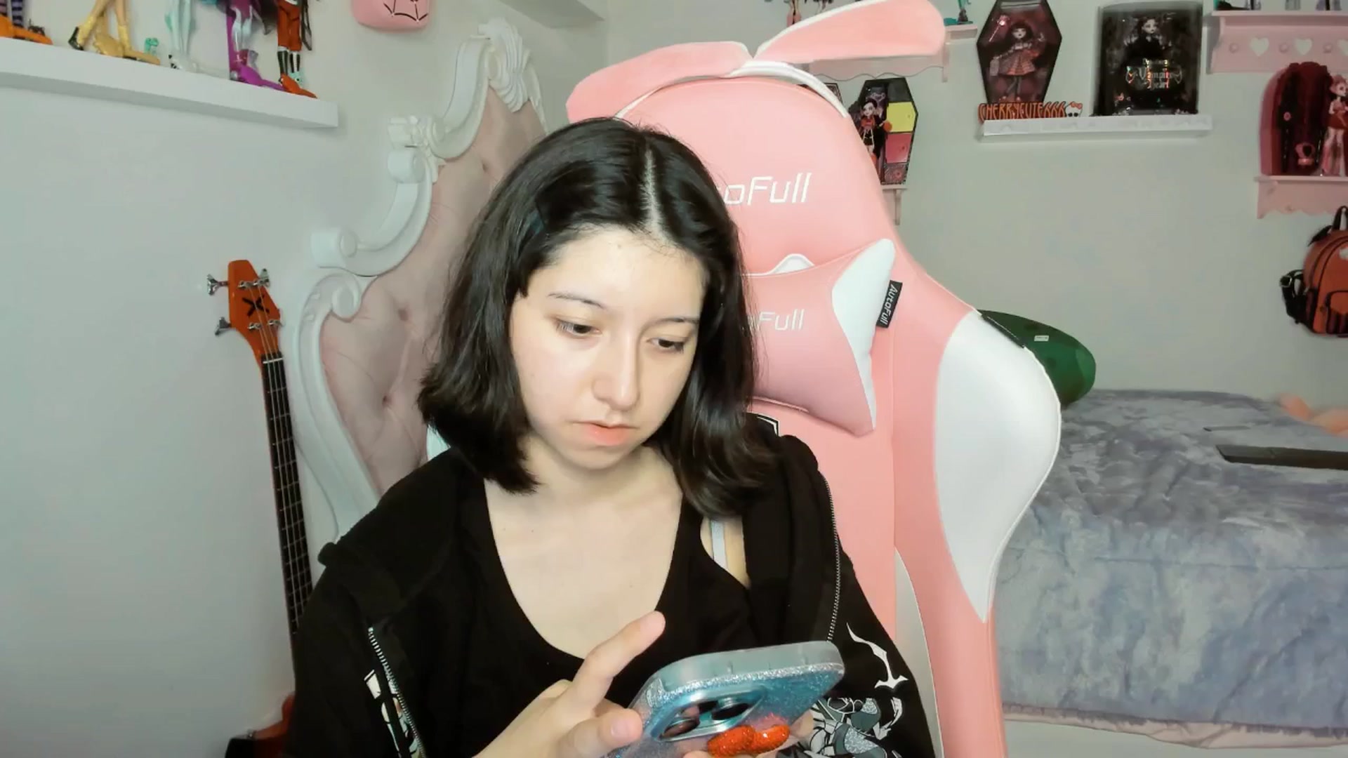 Gallery image thumbnail from Cherrycute666's myfreecams stream on, 01/24/2026, 02:49 image 6 of 20