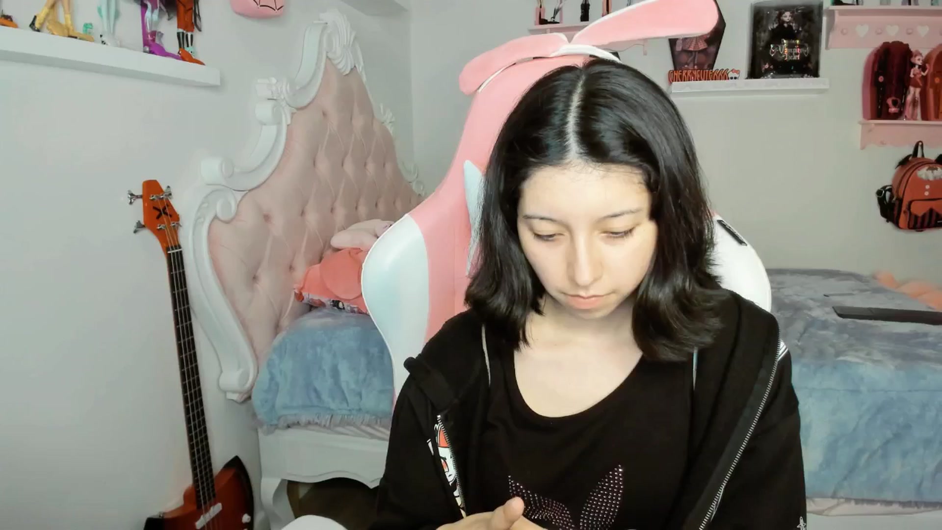 Gallery image thumbnail from Cherrycute666's myfreecams stream on, 01/24/2026, 02:49 image 5 of 20