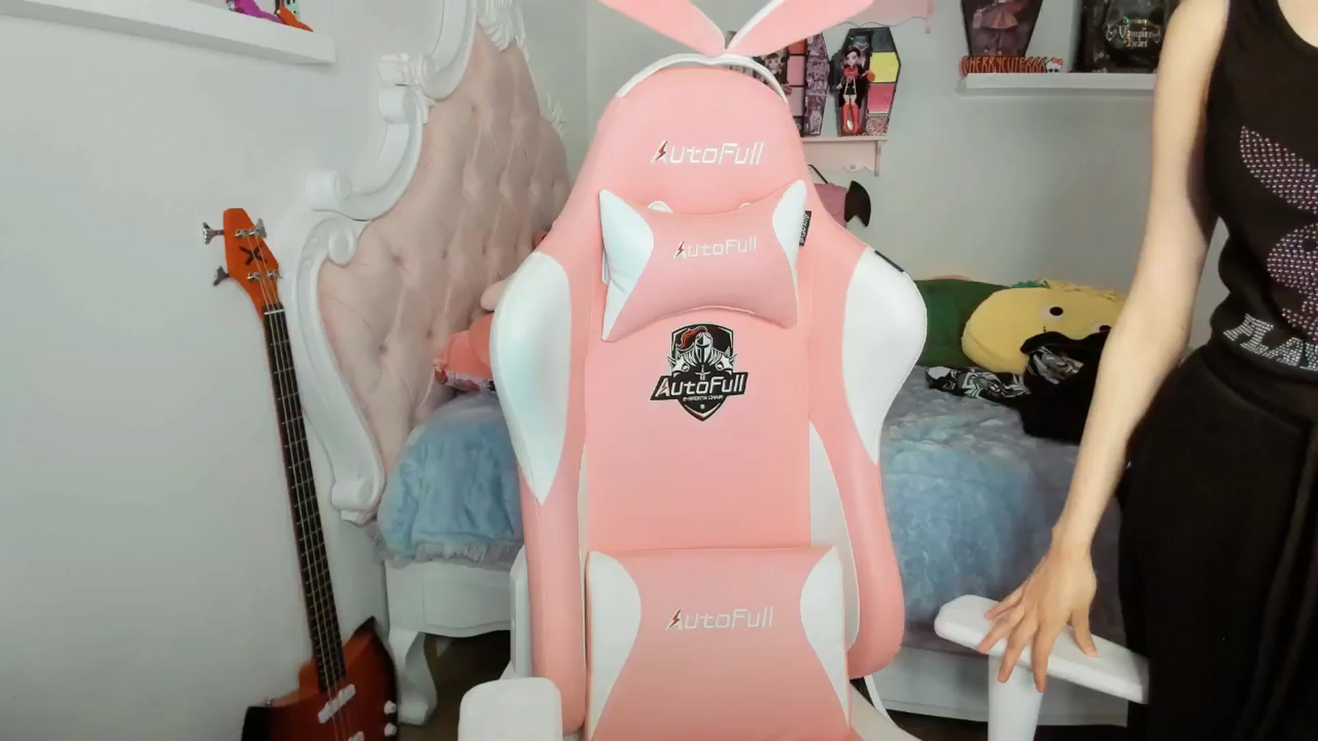 Gallery image thumbnail from Cherrycute666's myfreecams stream on, 01/24/2026, 07:11 image 18 of 20