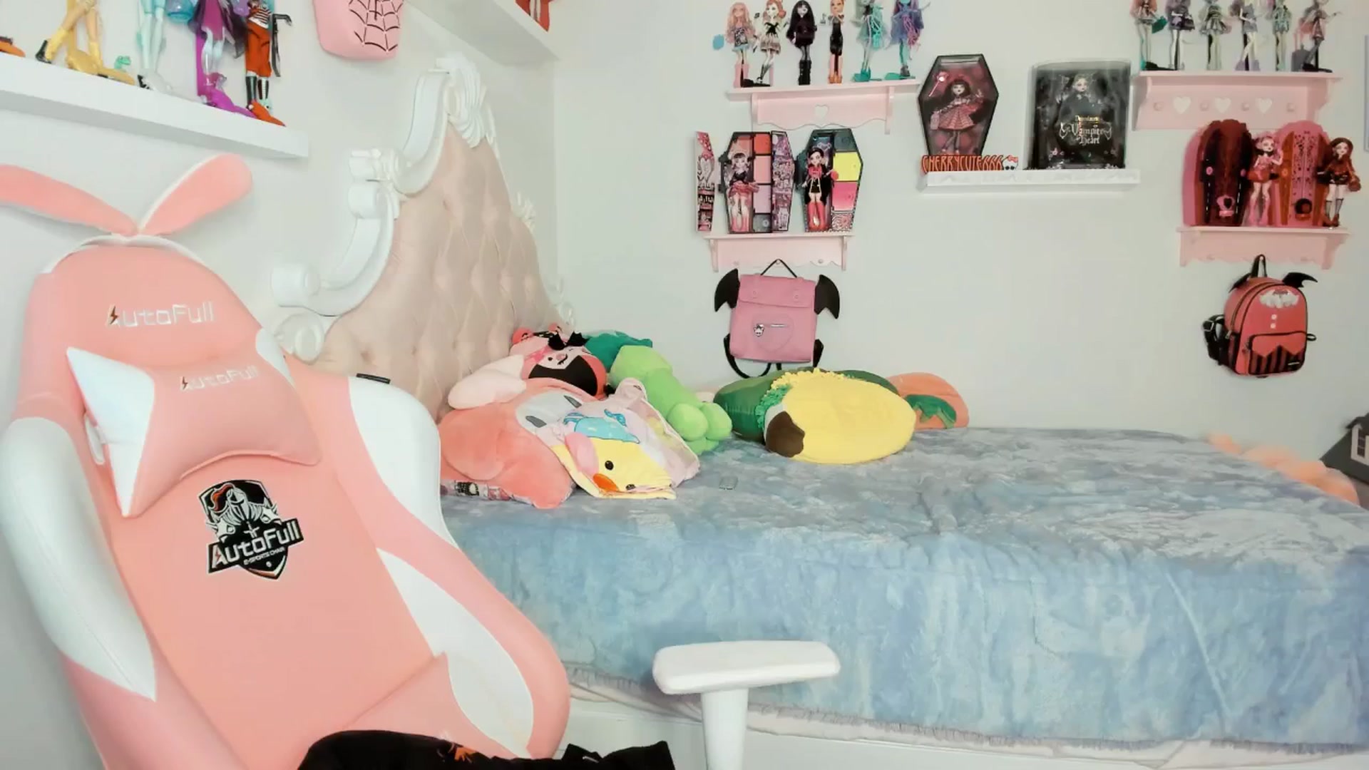Gallery image thumbnail from Cherrycute666's myfreecams stream on, 01/25/2026, 04:07 image 4 of 20