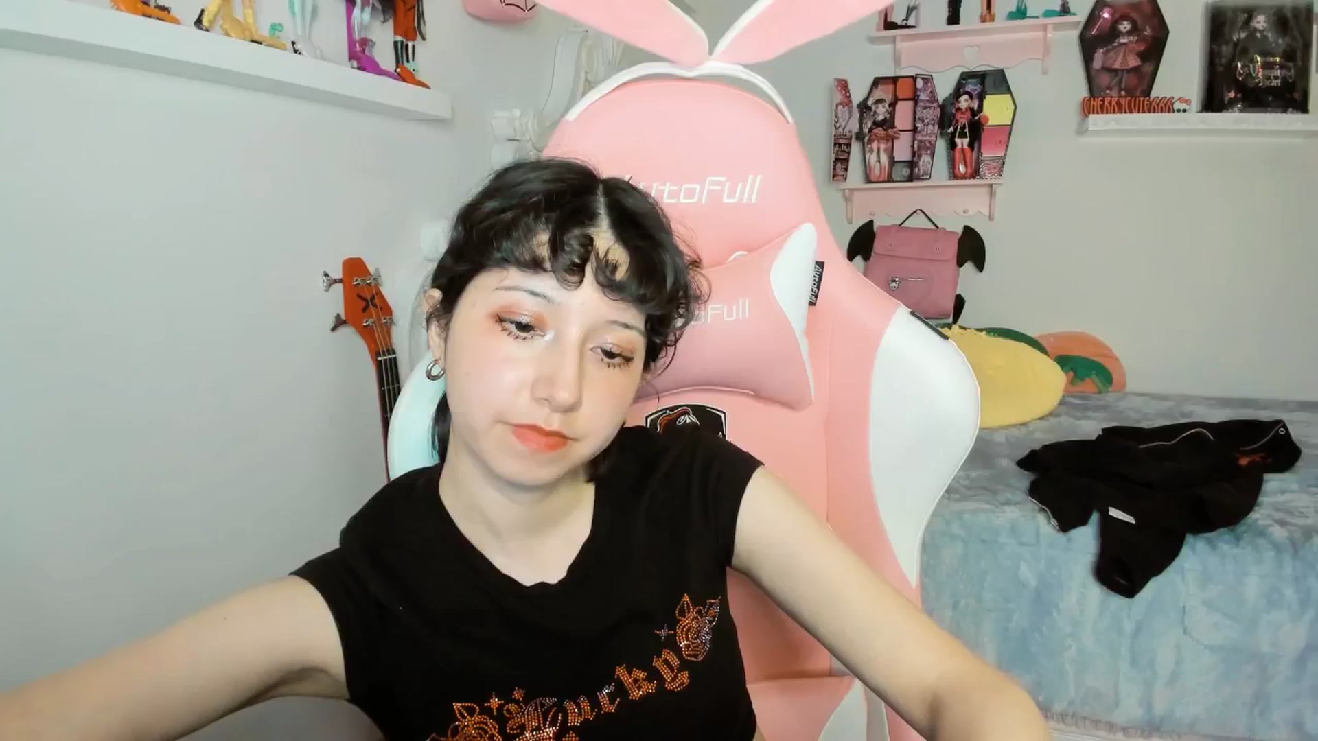 Gallery image thumbnail from Cherrycute666's myfreecams stream on, 01/25/2026, 04:07 image 16 of 20