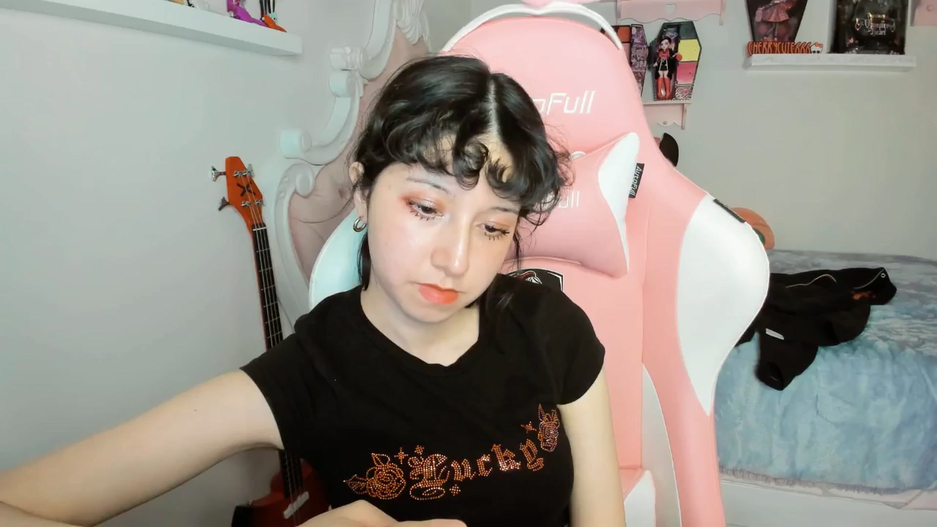 Gallery image thumbnail from Cherrycute666's myfreecams stream on, 01/25/2026, 04:07 image 8 of 20