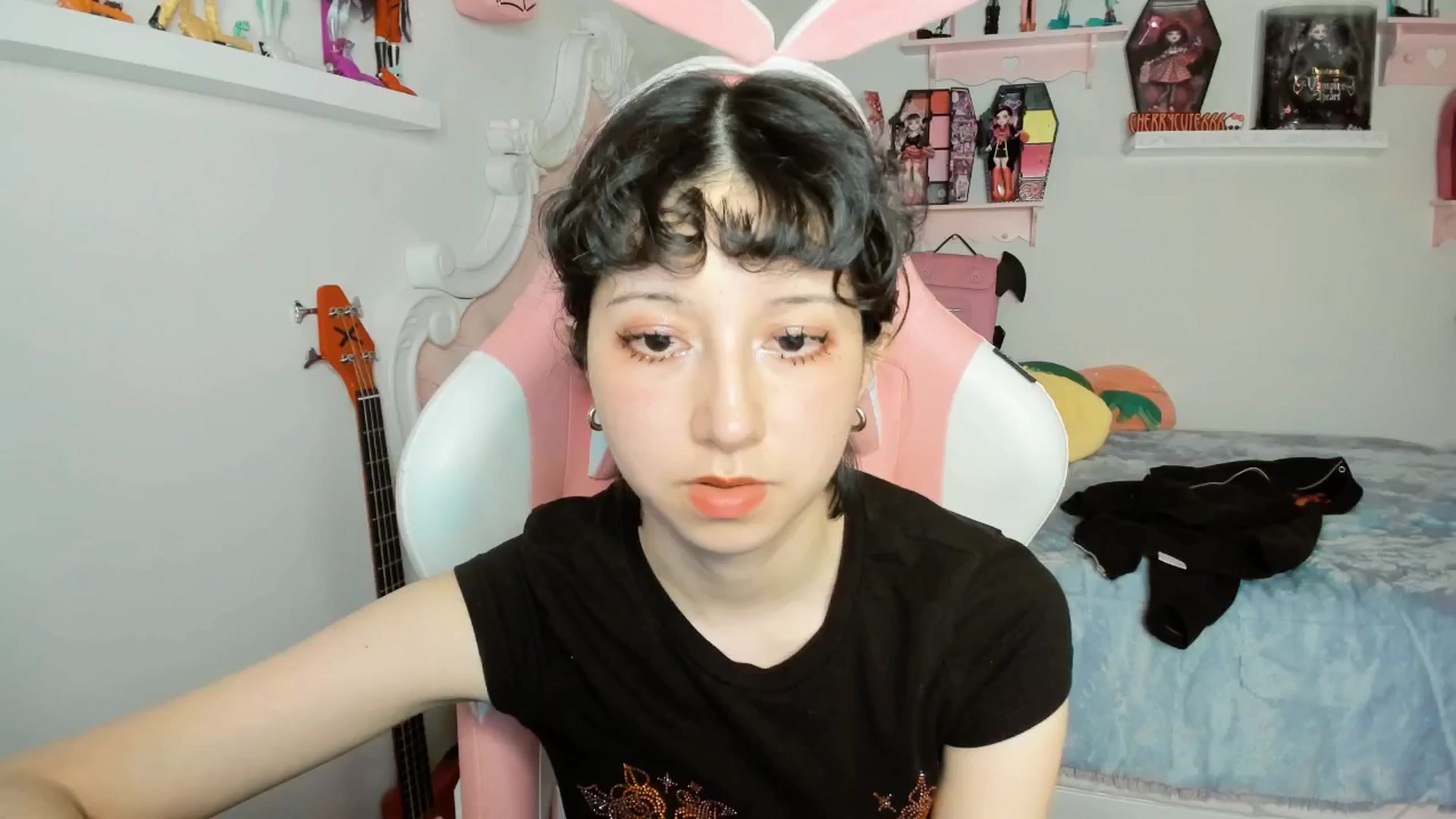 Gallery image thumbnail from Cherrycute666's myfreecams stream on, 01/25/2026, 04:07 image 15 of 20