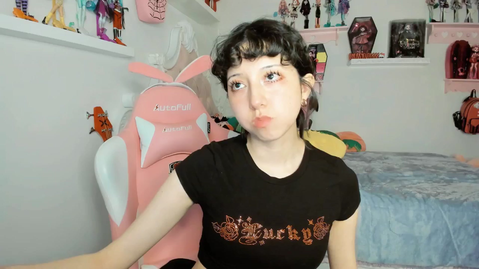 Gallery image thumbnail from Cherrycute666's myfreecams stream on, 01/25/2026, 04:07 image 5 of 20