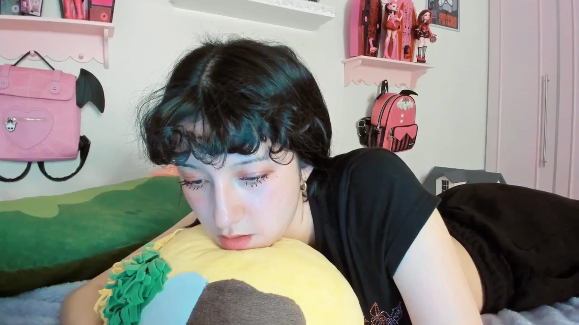 Gallery image thumbnail from Cherrycute666's myfreecams stream on, 01/25/2026, 09:07 image 16 of 20