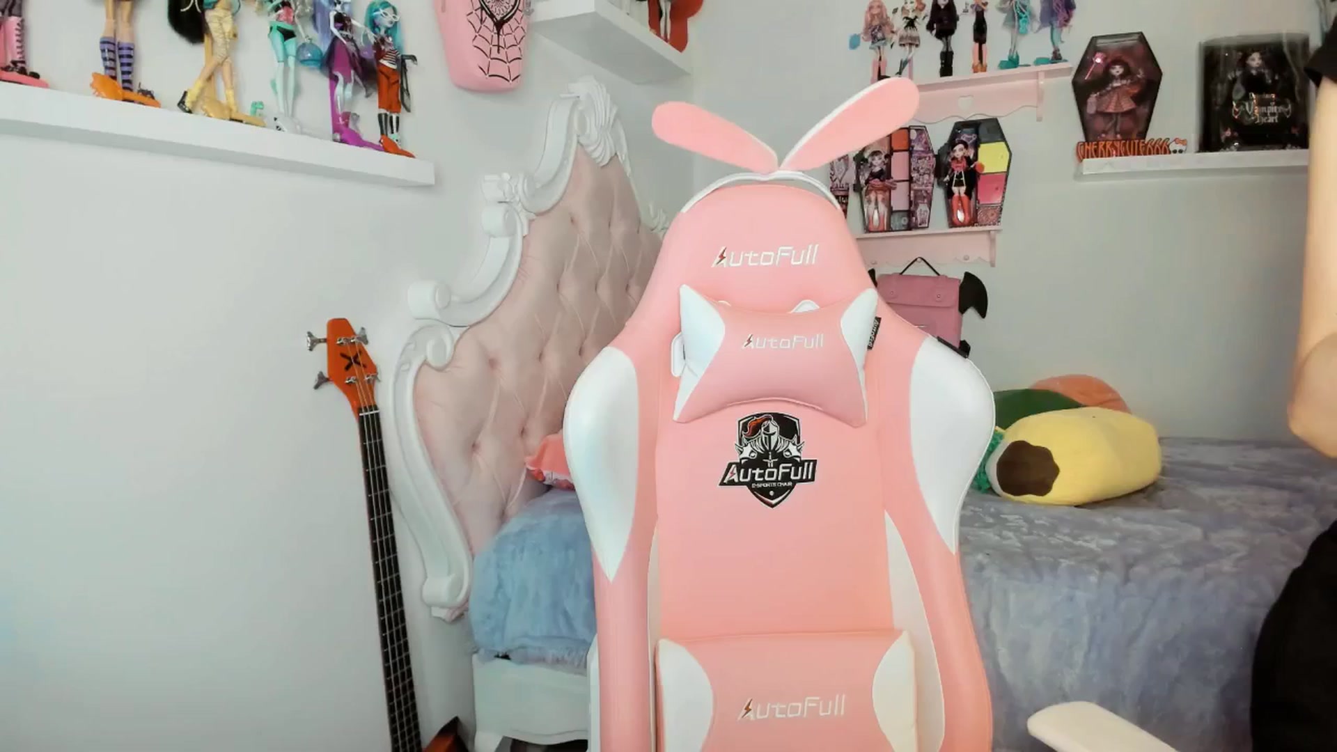 Gallery image thumbnail from Cherrycute666's myfreecams stream on, 01/25/2026, 09:40 image 10 of 20