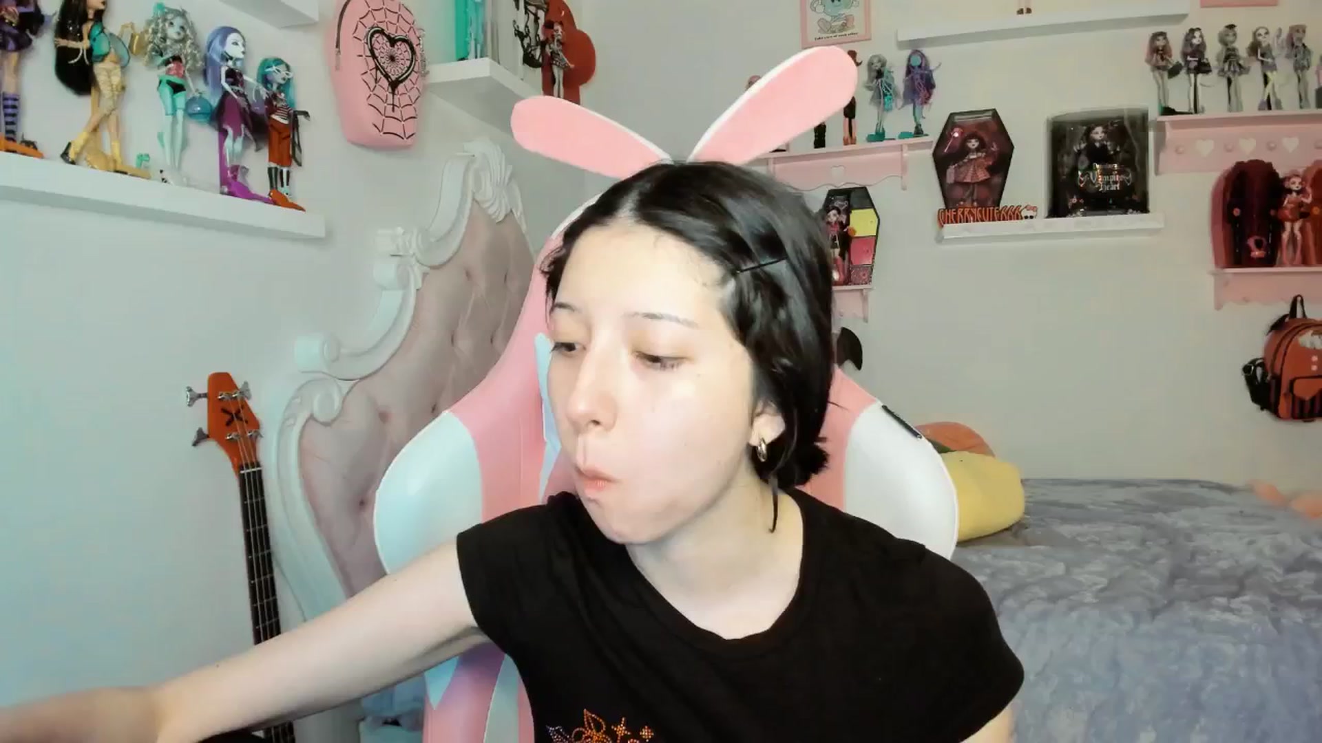 Gallery image thumbnail from Cherrycute666's myfreecams stream on, 01/25/2026, 09:40 image 4 of 20