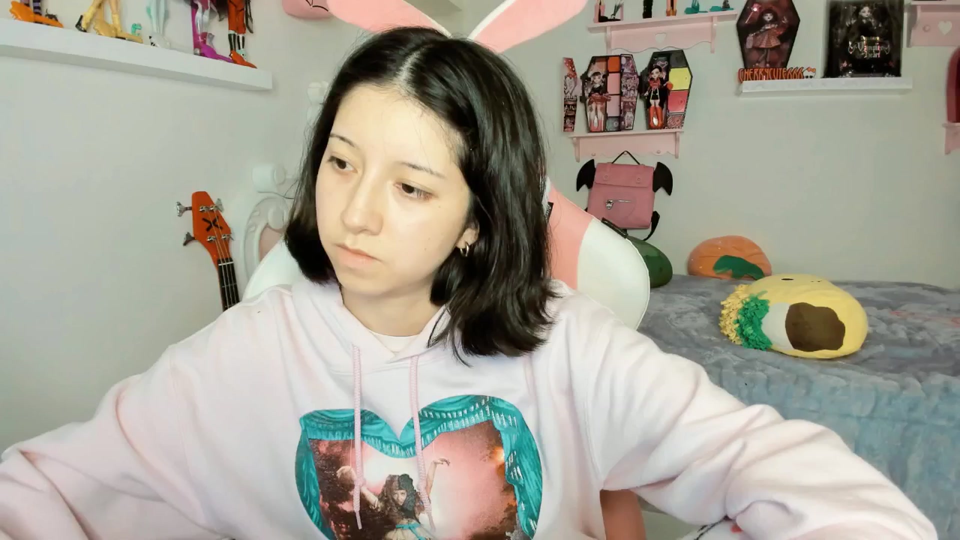 Gallery image thumbnail from Cherrycute666's myfreecams stream on, 01/26/2026, 04:18 image 17 of 20