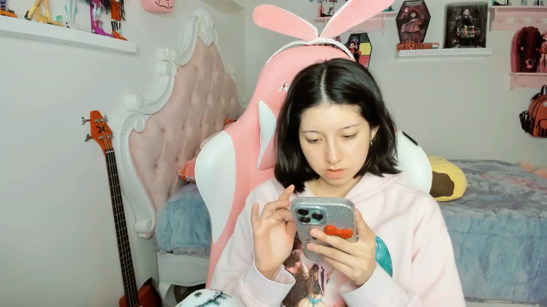 Gallery image thumbnail from Cherrycute666's myfreecams stream on, 01/26/2026, 04:18 image 12 of 20
