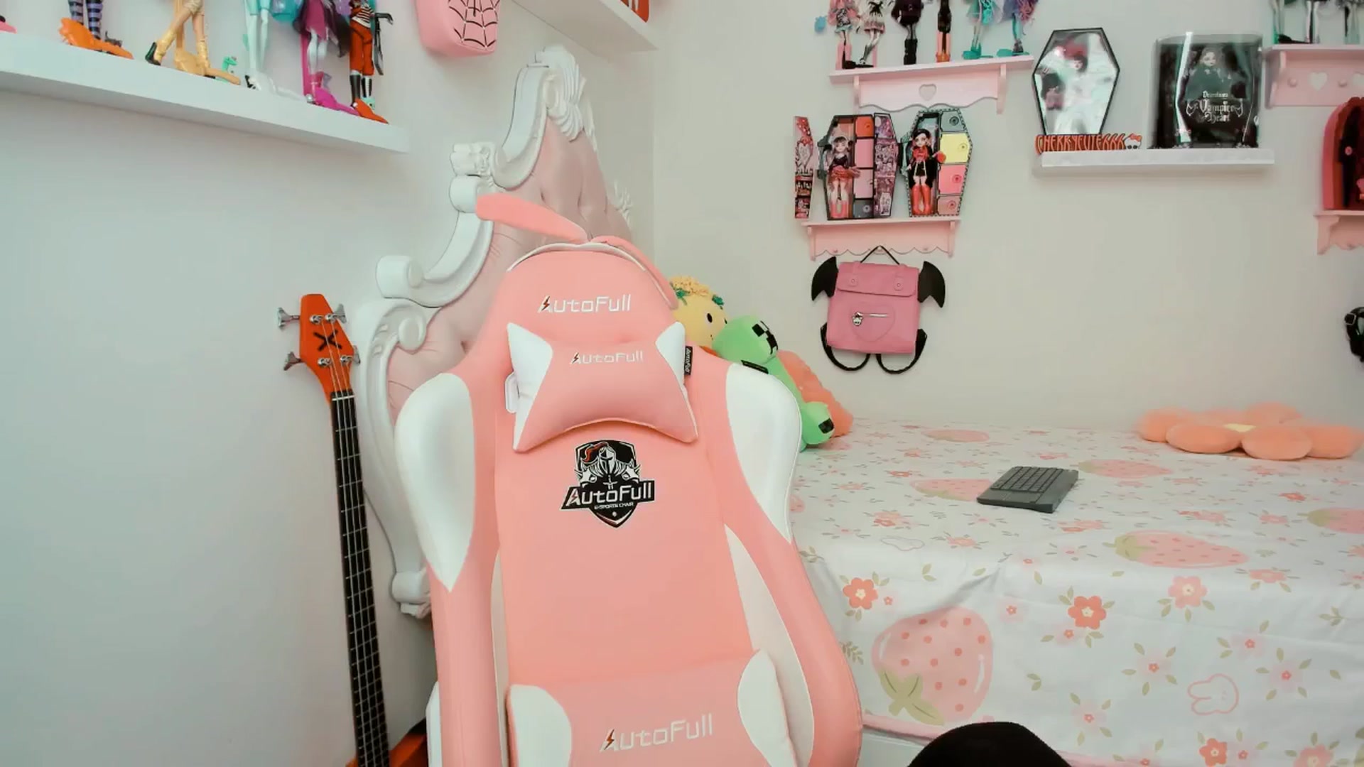 Gallery image thumbnail from Cherrycute666's myfreecams stream on, 01/27/2026, 22:05 image 8 of 20