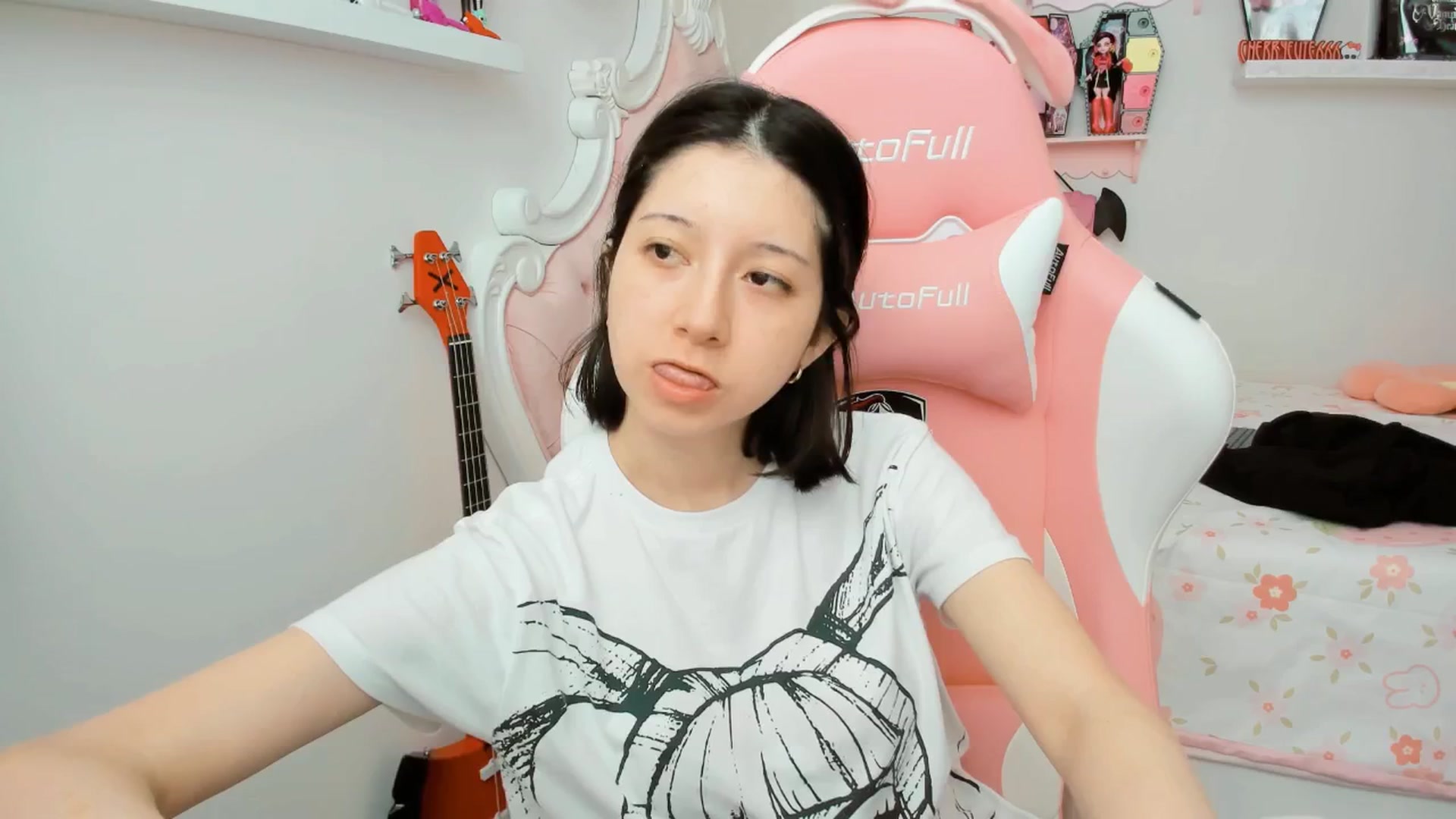 Gallery image thumbnail from Cherrycute666's myfreecams stream on, 01/27/2026, 22:05 image 13 of 20