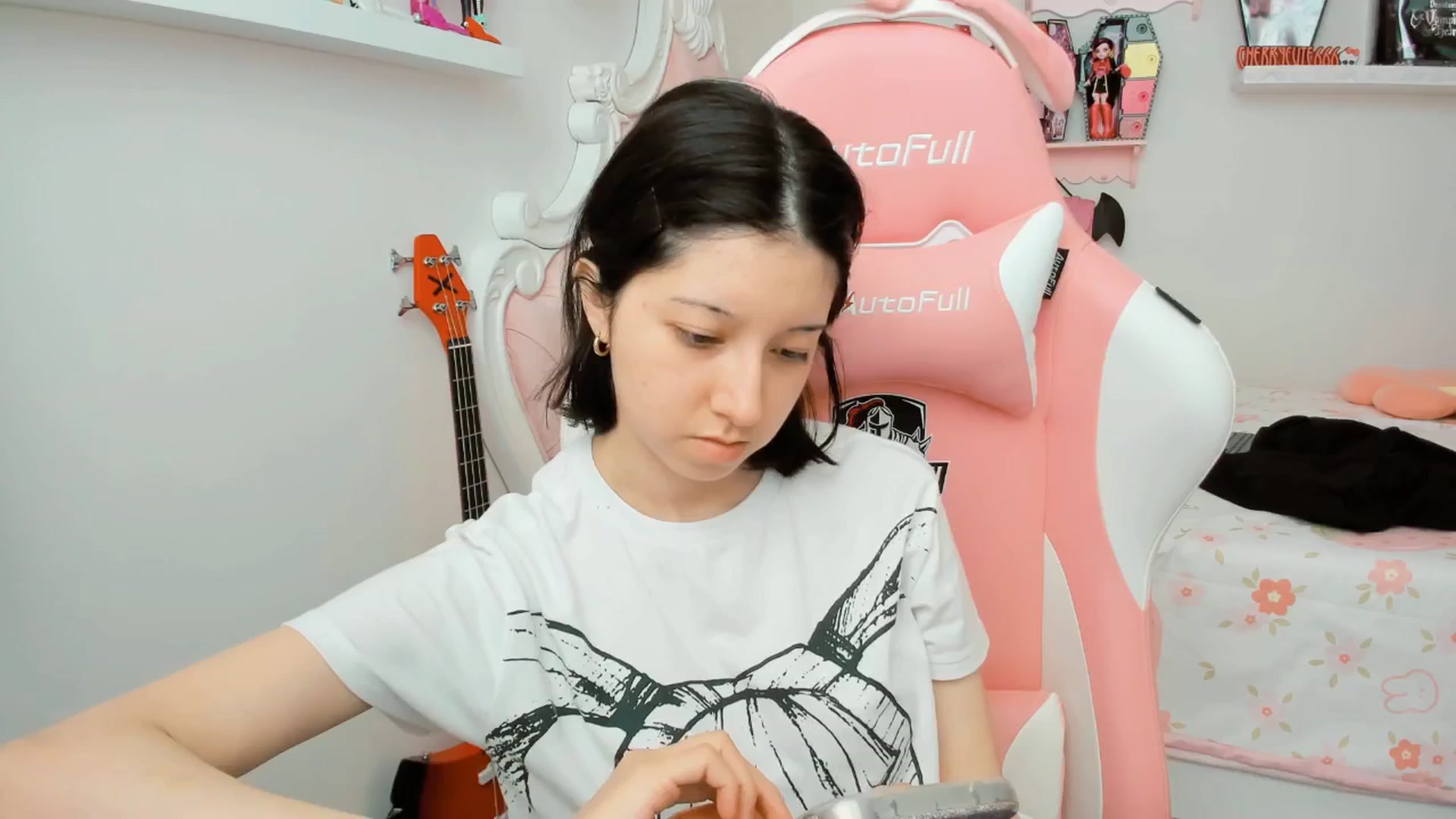 Gallery image thumbnail from Cherrycute666's myfreecams stream on, 01/27/2026, 22:05 image 12 of 20