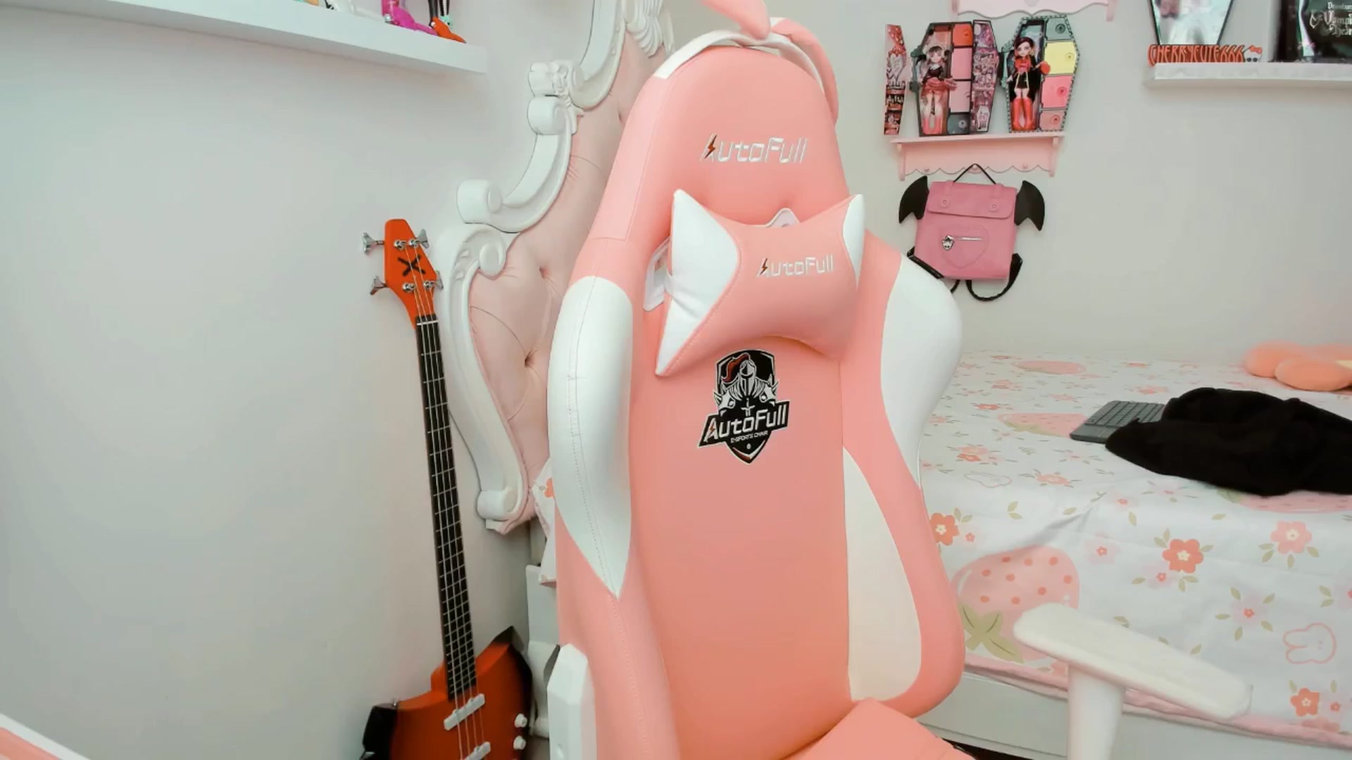 Gallery image thumbnail from Cherrycute666's myfreecams stream on, 01/27/2026, 22:05 image 15 of 20