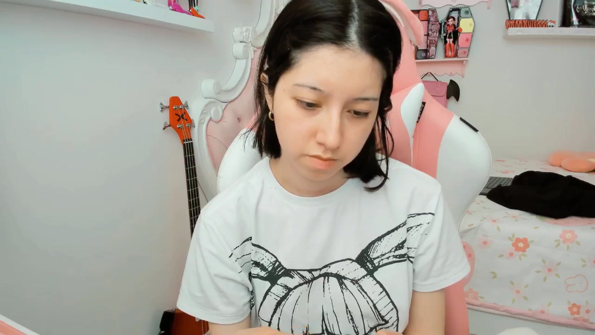 Gallery image thumbnail from Cherrycute666's myfreecams stream on, 01/27/2026, 22:05 image 17 of 20