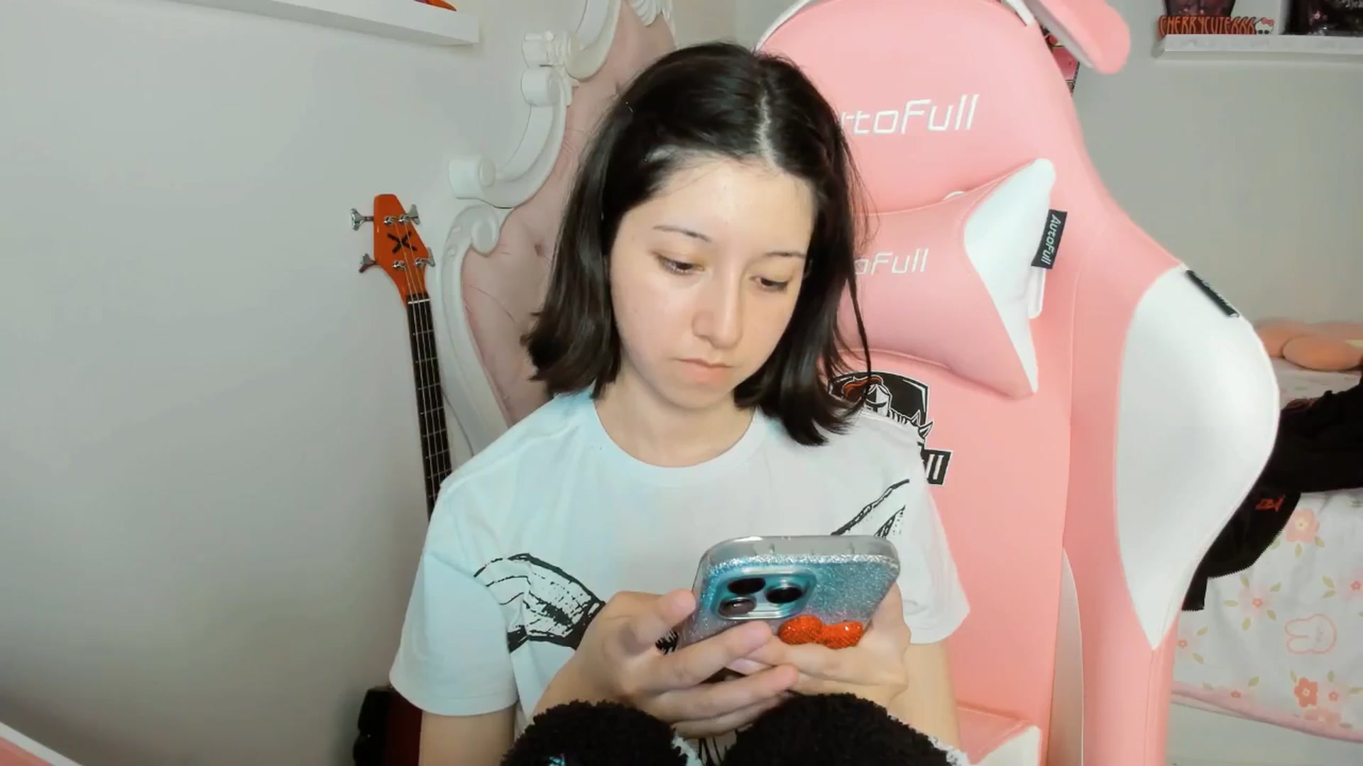 Gallery image thumbnail from Cherrycute666's myfreecams stream on, 01/28/2026, 02:15 image 17 of 20