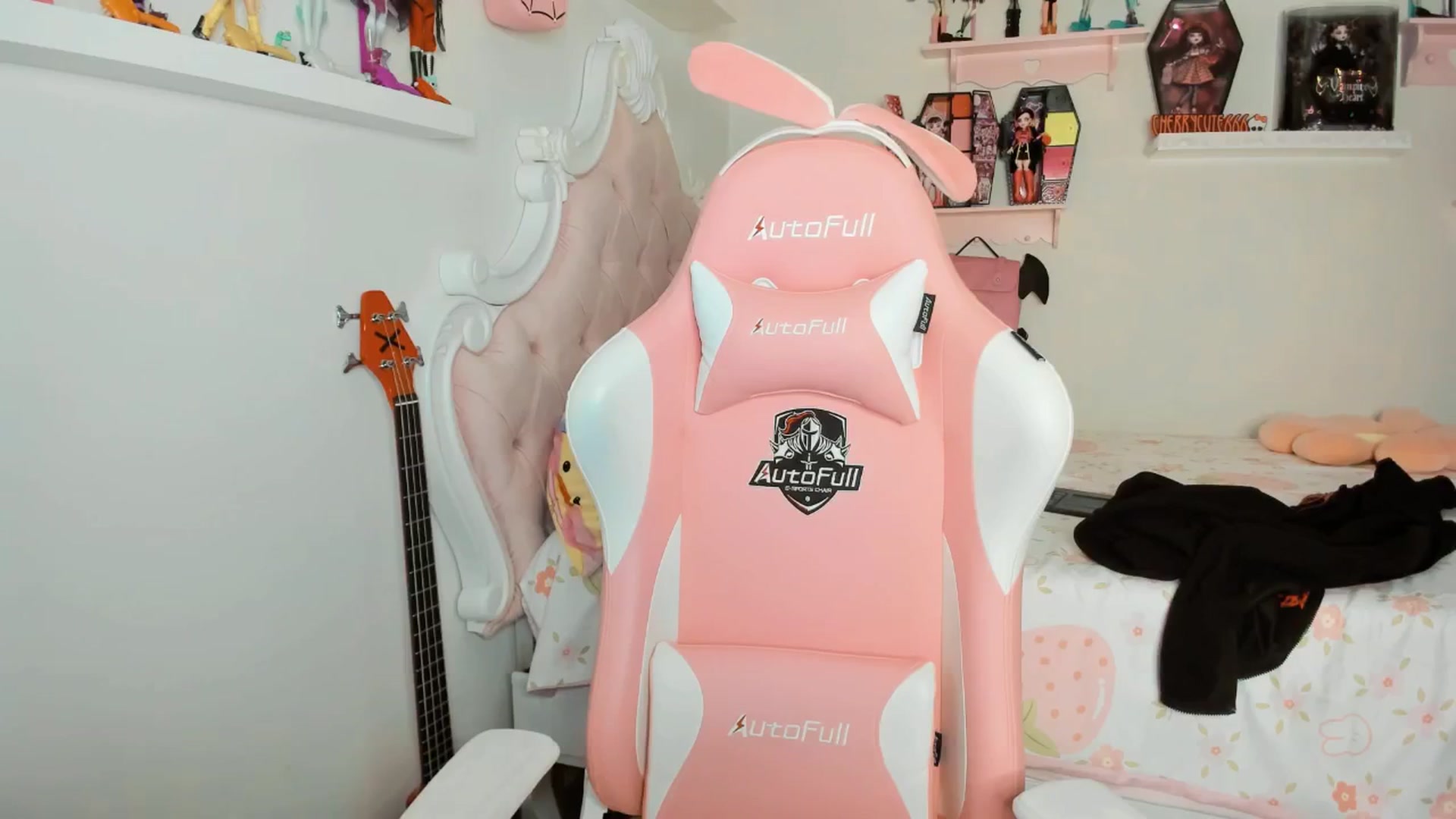 Gallery image thumbnail from Cherrycute666's myfreecams stream on, 01/28/2026, 02:15 image 15 of 20
