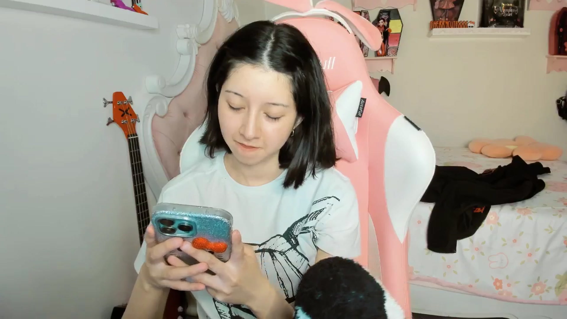 Gallery image thumbnail from Cherrycute666's myfreecams stream on, 01/28/2026, 02:15 image 18 of 20