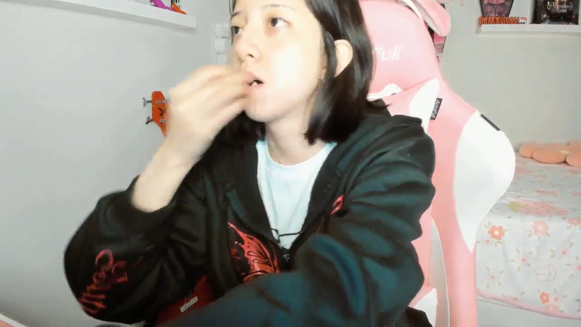 Gallery image thumbnail from Cherrycute666's myfreecams stream on, 01/28/2026, 02:15 image 4 of 20