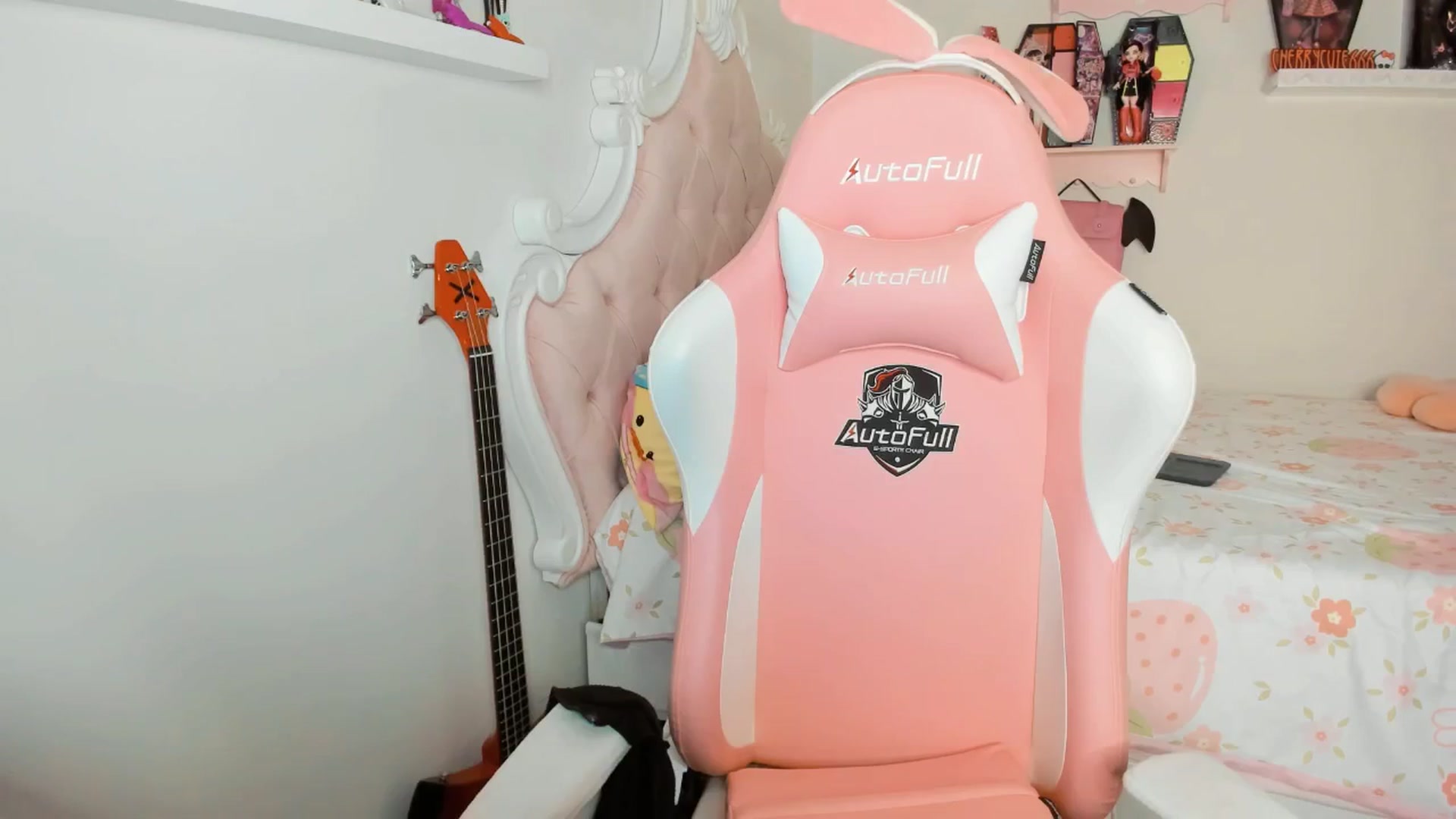 Gallery image thumbnail from Cherrycute666's myfreecams stream on, 01/28/2026, 02:15 image 11 of 20