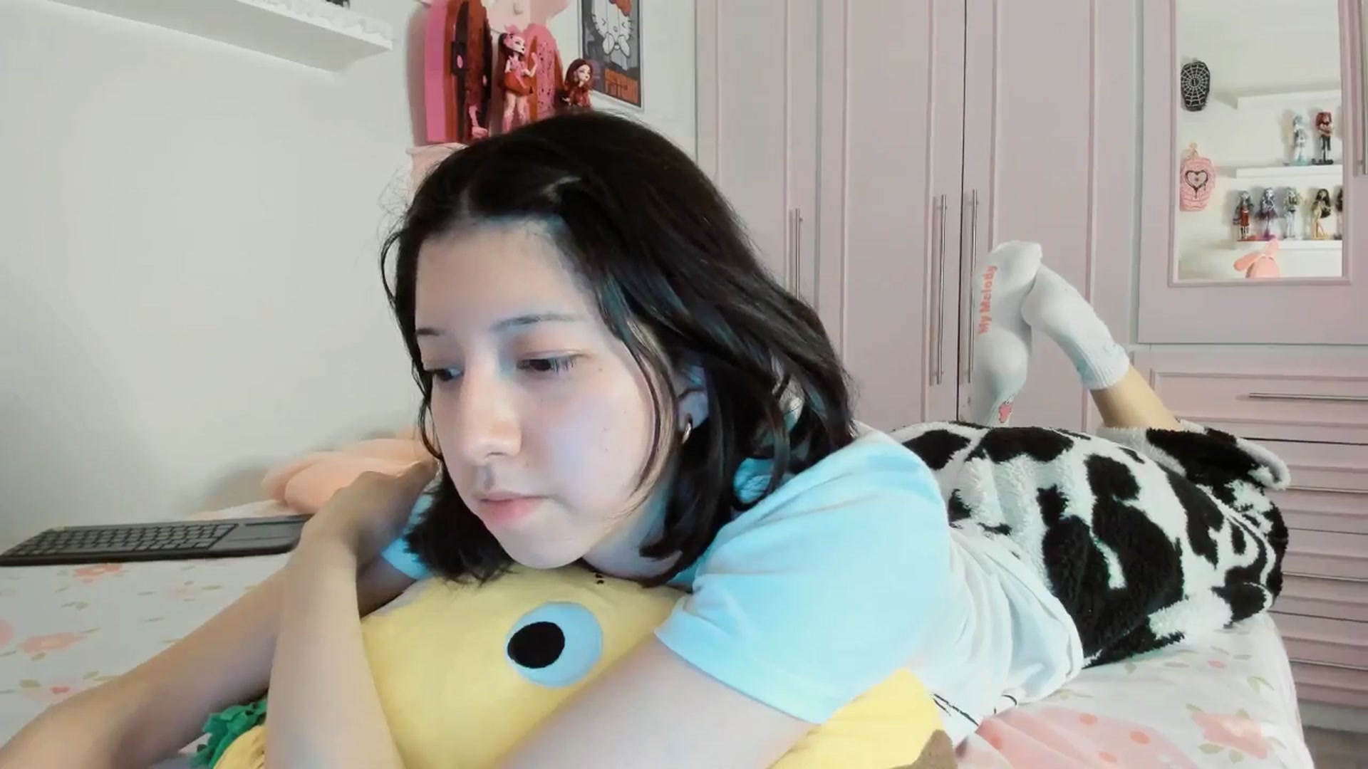 Gallery image thumbnail from Cherrycute666's myfreecams stream on, 01/28/2026, 06:45 image 14 of 20