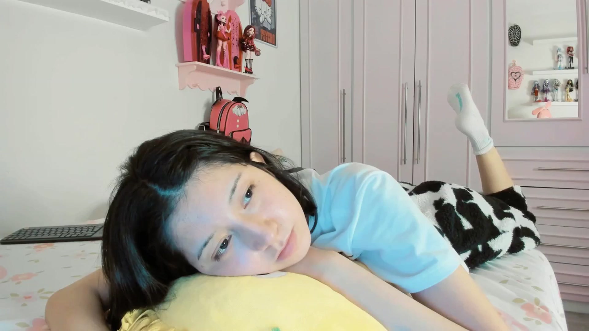 Gallery image thumbnail from Cherrycute666's myfreecams stream on, 01/28/2026, 06:45 image 15 of 20