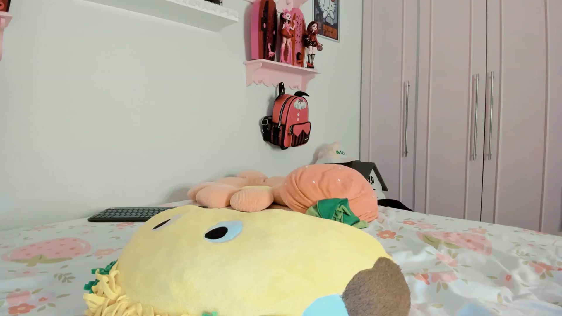 Gallery image thumbnail from Cherrycute666's myfreecams stream on, 01/28/2026, 06:45 image 12 of 20