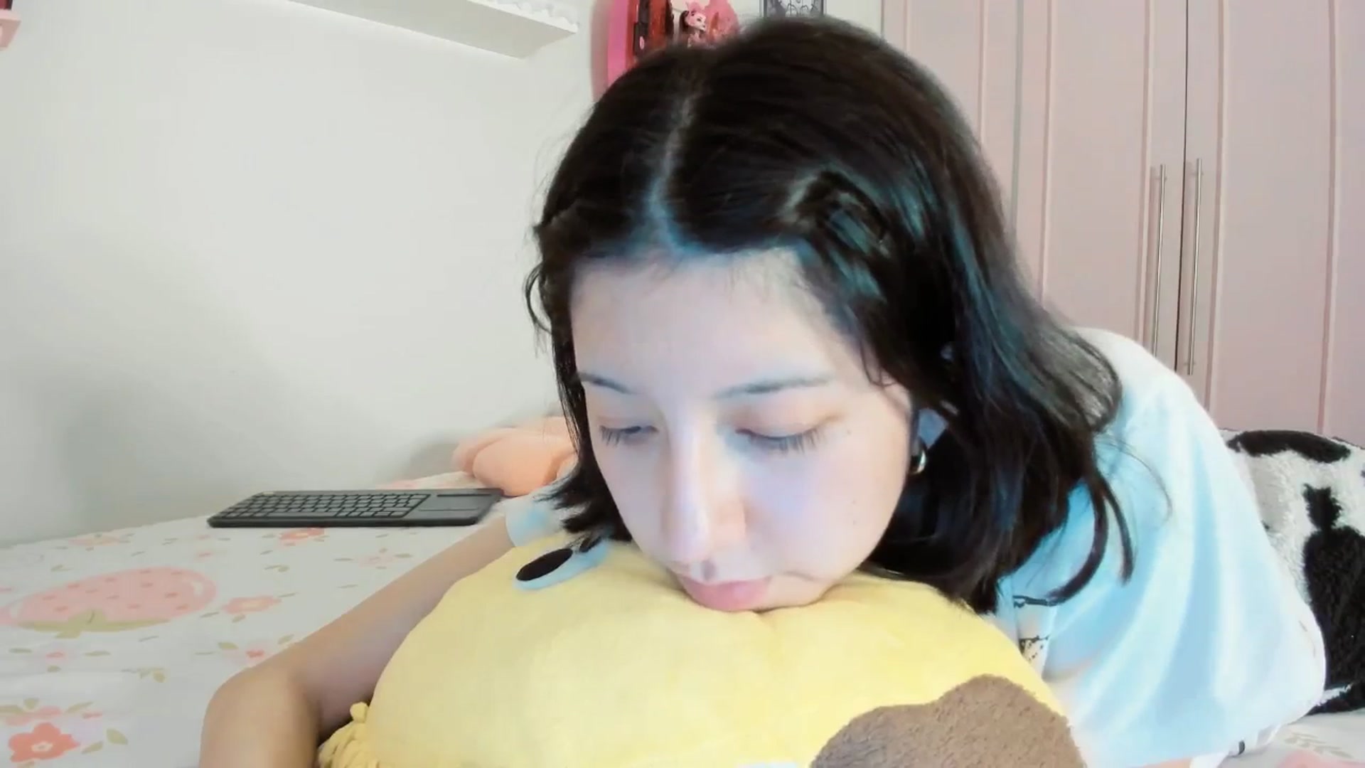 Gallery image thumbnail from Cherrycute666's myfreecams stream on, 01/28/2026, 06:45 image 13 of 20